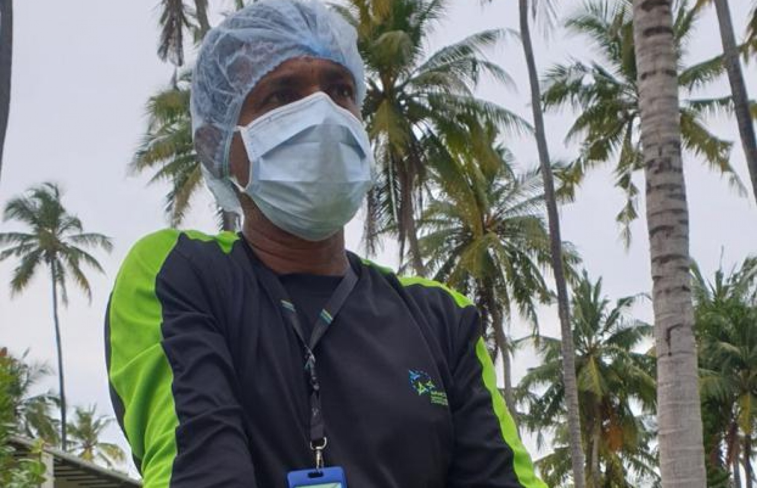 ވެމްކޯގެ މުވައްޒަފަކު މަސައްކަތުގައި: އެޑަމް ވިދާޅުވީ ޚިދުމަތް ނުހުއްޓޭނެ ކަމަށް