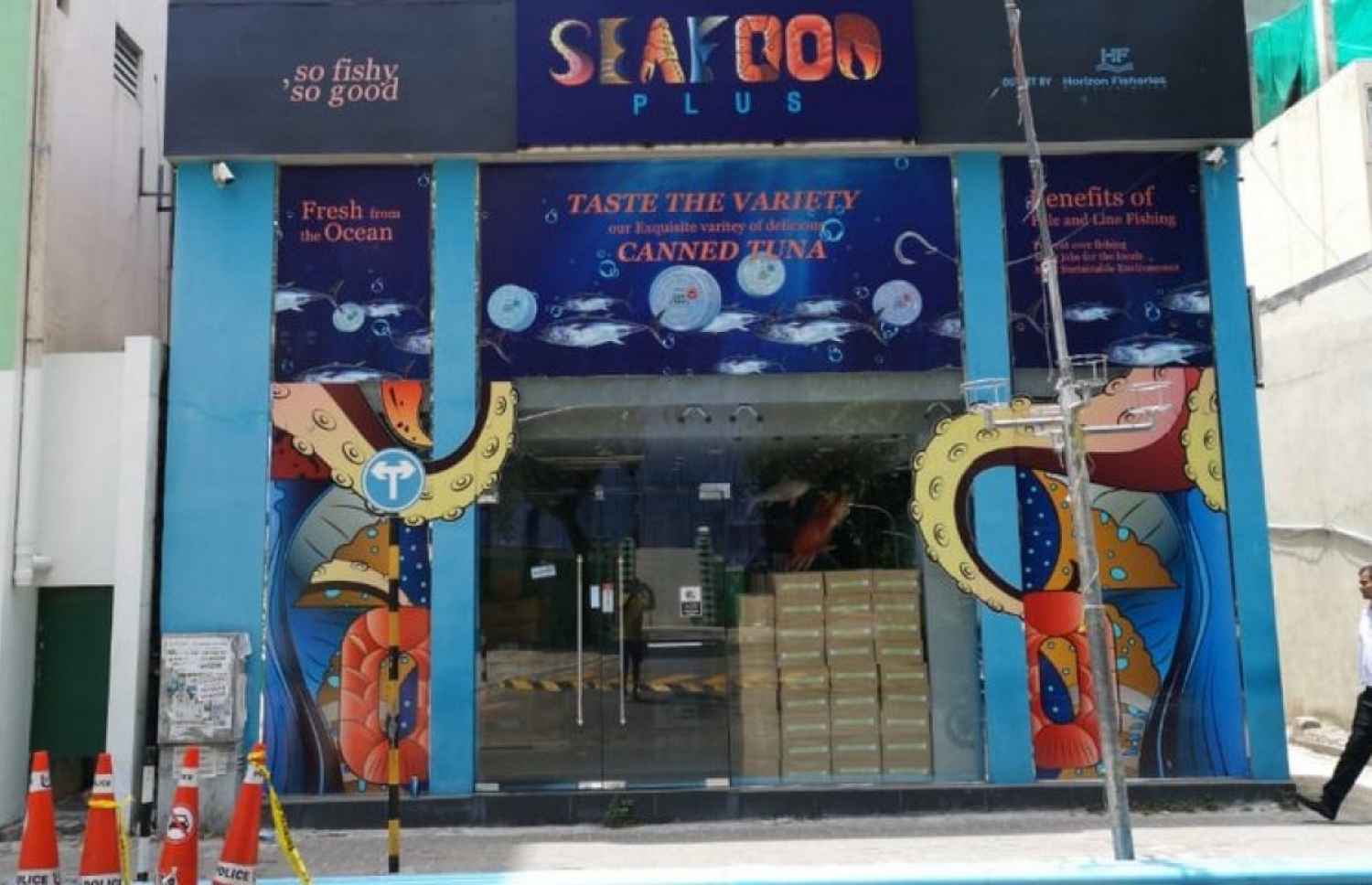 ޗާންދަނީ މަގުގައި ހުންނަ ސީ ފުޑް ޕްލަސް ފިހާރަ-- ފޮޓޯ: ހޮރައިޒަން