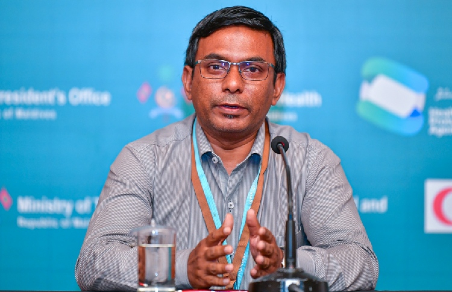 ނޭޝަނަލް އިމަޖެންސީ އޮޕަރޭޝަން ސެންޓަރުން ކުރިން ބޭއްވި މީޑިއާ ބްރީފިންއެއްގައި ޑރ. މުރާދު ވާހަކަ ދައްކަވަނީ.--ފޮޓޯ: އަހުމަދު އަވްޝަން/މިހާރު