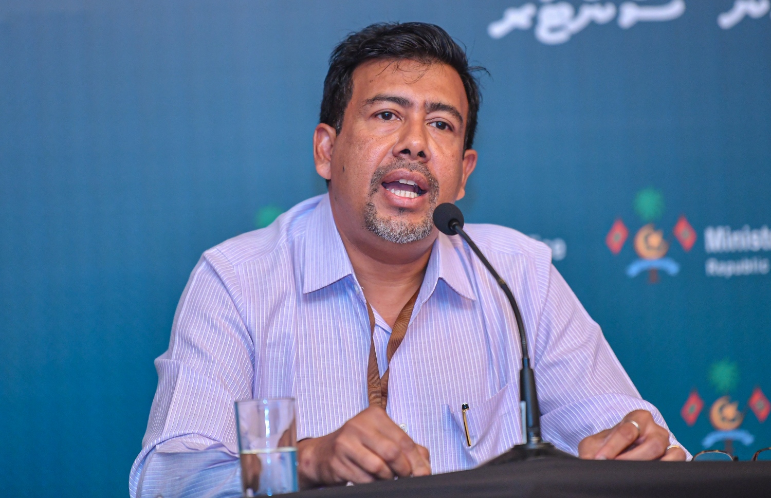 ޑރ. ލަތީފް ވާހަކަ ދައްކަވަނީ -- މިހާރު ފޮޓޯ/ އަހުމަދު އަވްޝަން