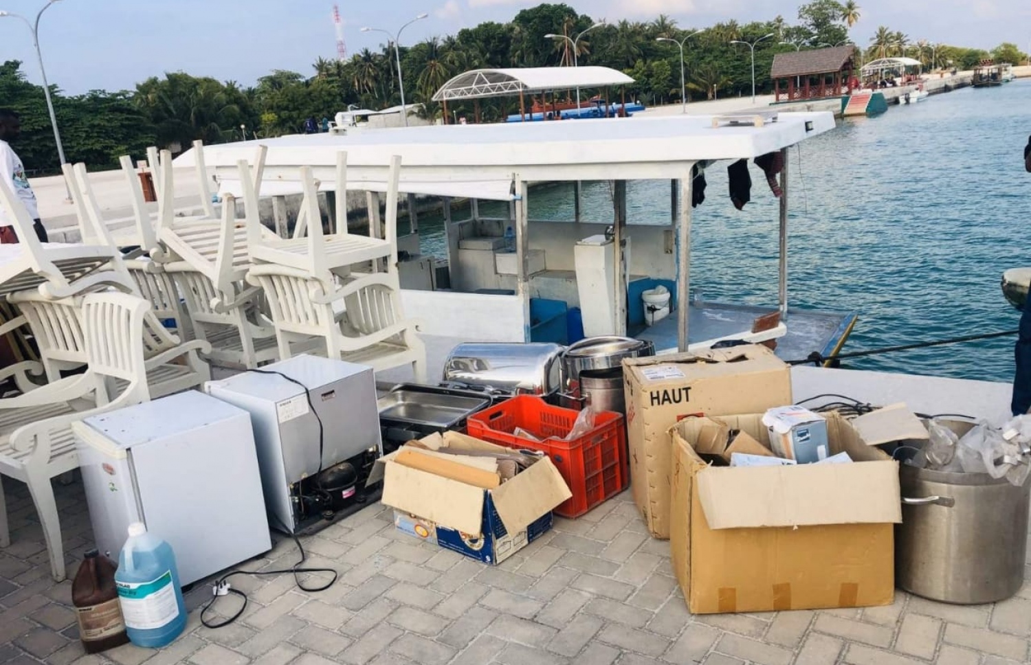 އަލިދޫ ރިސޯޓުން ވަގަށް ނަގާފައިވާ ބައެއް ތަކެތި -- ފޮޓޯ: ފުލުހުން