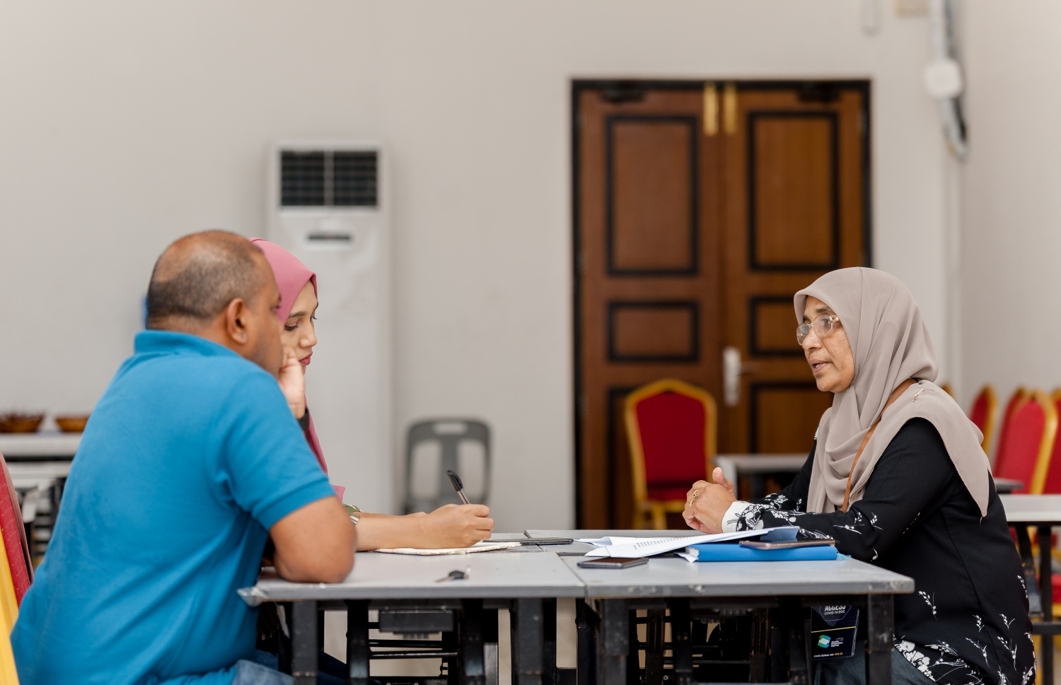 މައިމޫނާ، މިދިޔަ ބުރާސްފަތި ދުވަހު "މިހާރު" އާ ވާހަކަ ދައްކަވަނީ.