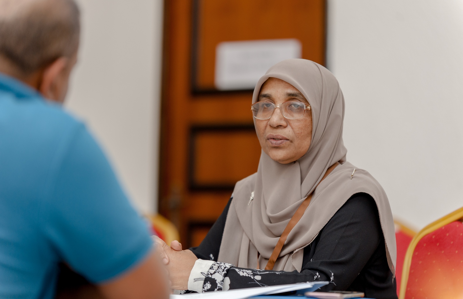 ޑިރެކްޓަ ޖެނެރަލް އޮފް ޕަބްލިކް ހެލްތު މައިމޫނާ މިދިޔަ ބުރާސްފަތި ދުވަހު "މިހާރު" އާ ވާހަކަ ދައްކަވަނީ.