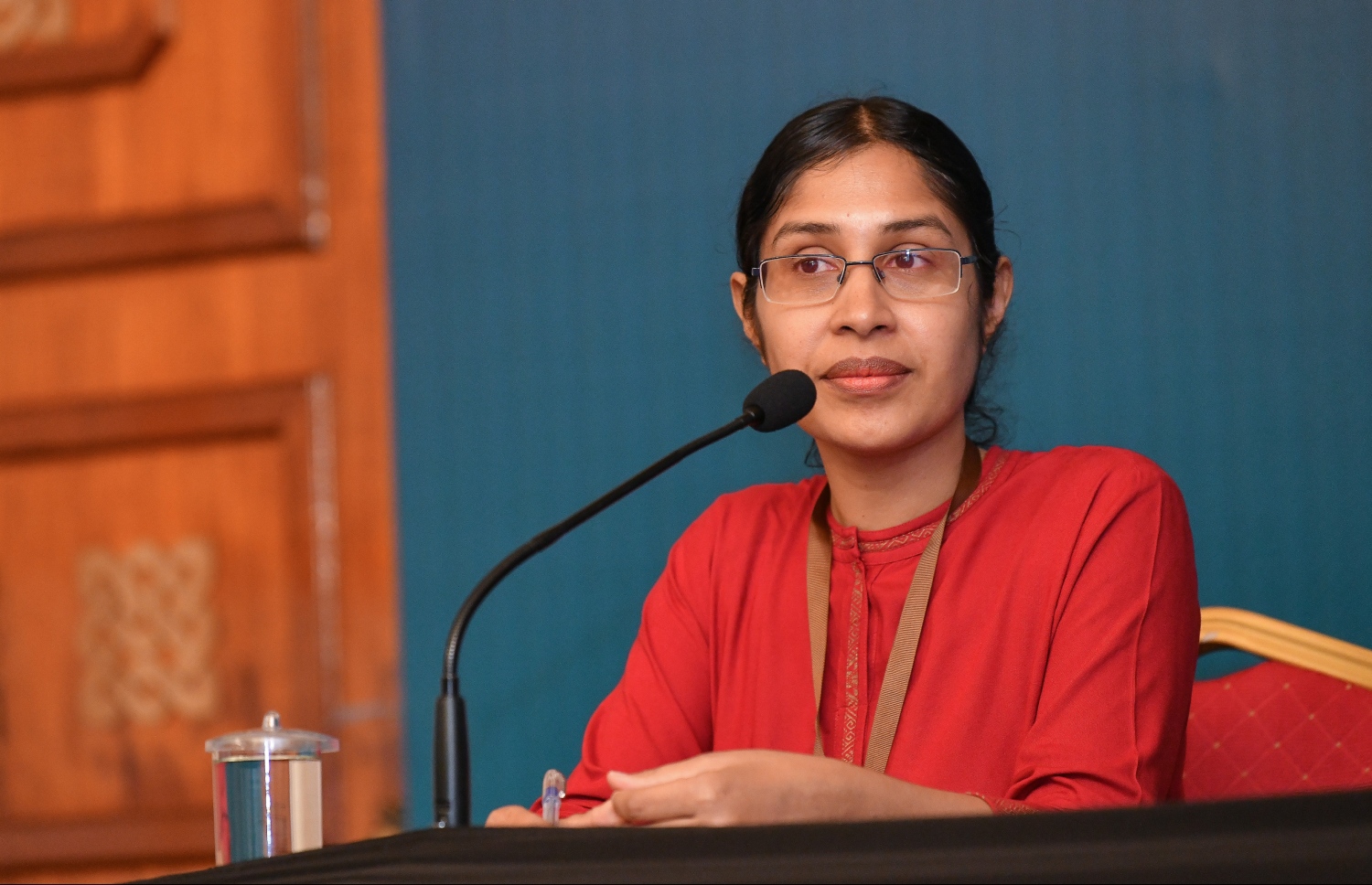 ނޭޝަނަލް އިމަޖެންސީ އޮޕަރޭޝަން ސެންޓަރުން މިދިޔަ އާދިއްތަ ދުވަހު ބޭއްވި މީޑިއާ ބްރީފިންގައި ޑރ. ނަޒްލާ ބައިވެރިވެވަޑައިގަންނަވަނީ.---ފޮޓޯ: ނިޝާން އަލީ/މިހާރު