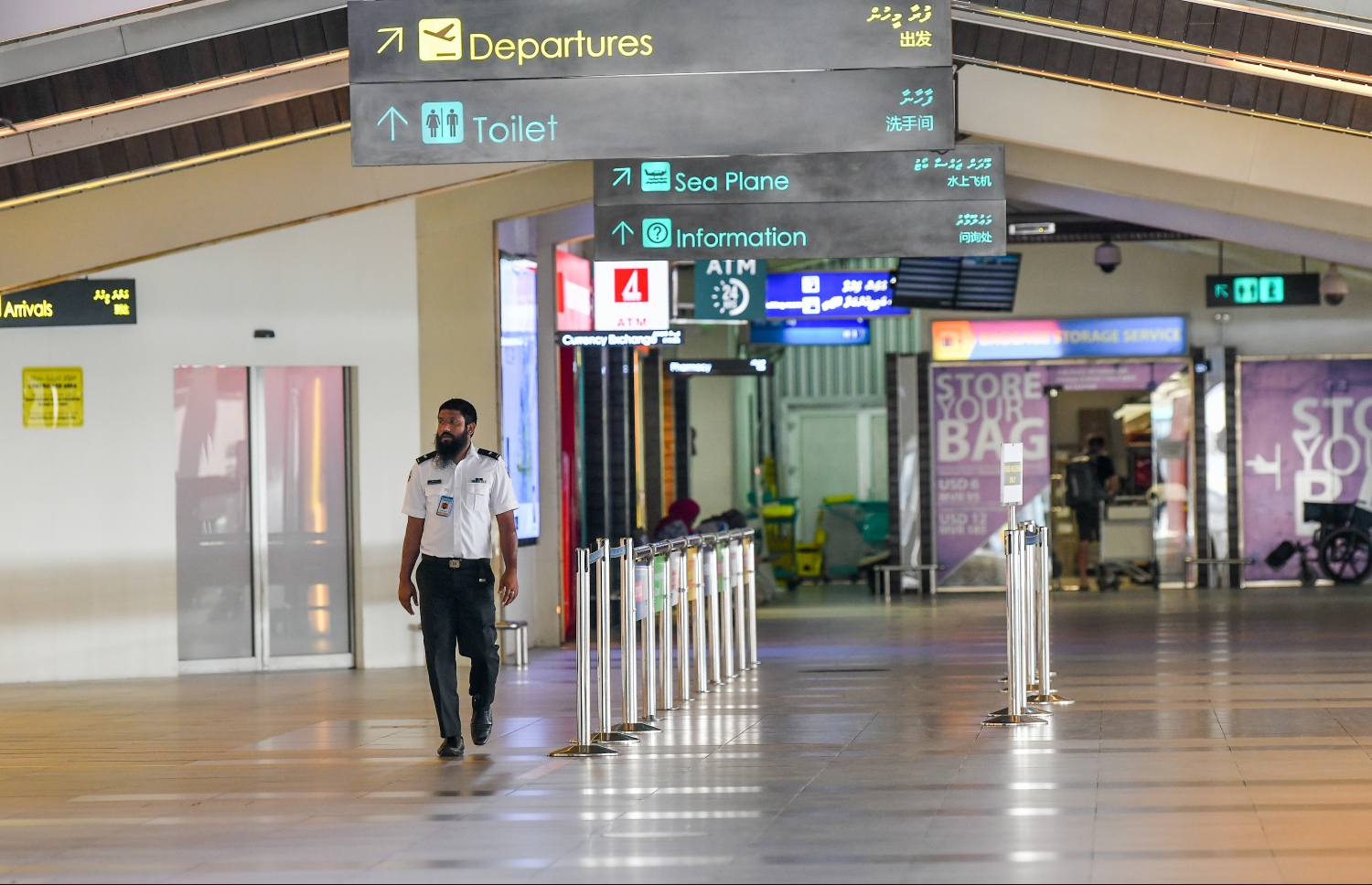 ހުޅުލެ: މާޗް 30، 2020: ކޮވިޑް-19 އާ ގުޅިގެން ހުރިހާ އެއާލައިންތަކެއް ދަތުރުތައް ހުއްޓާލުމާއި ގުޅިގެން ރާއްޖޭގެ މައި ދޮރު، ވެލާނާ އިންޓަނޭޝަނަލް އެއާޕޯޓު ތެރެ ހުސްކޮށް. ފޮޓޯތައް: ނިޝާން އަލީ /މިހާރު