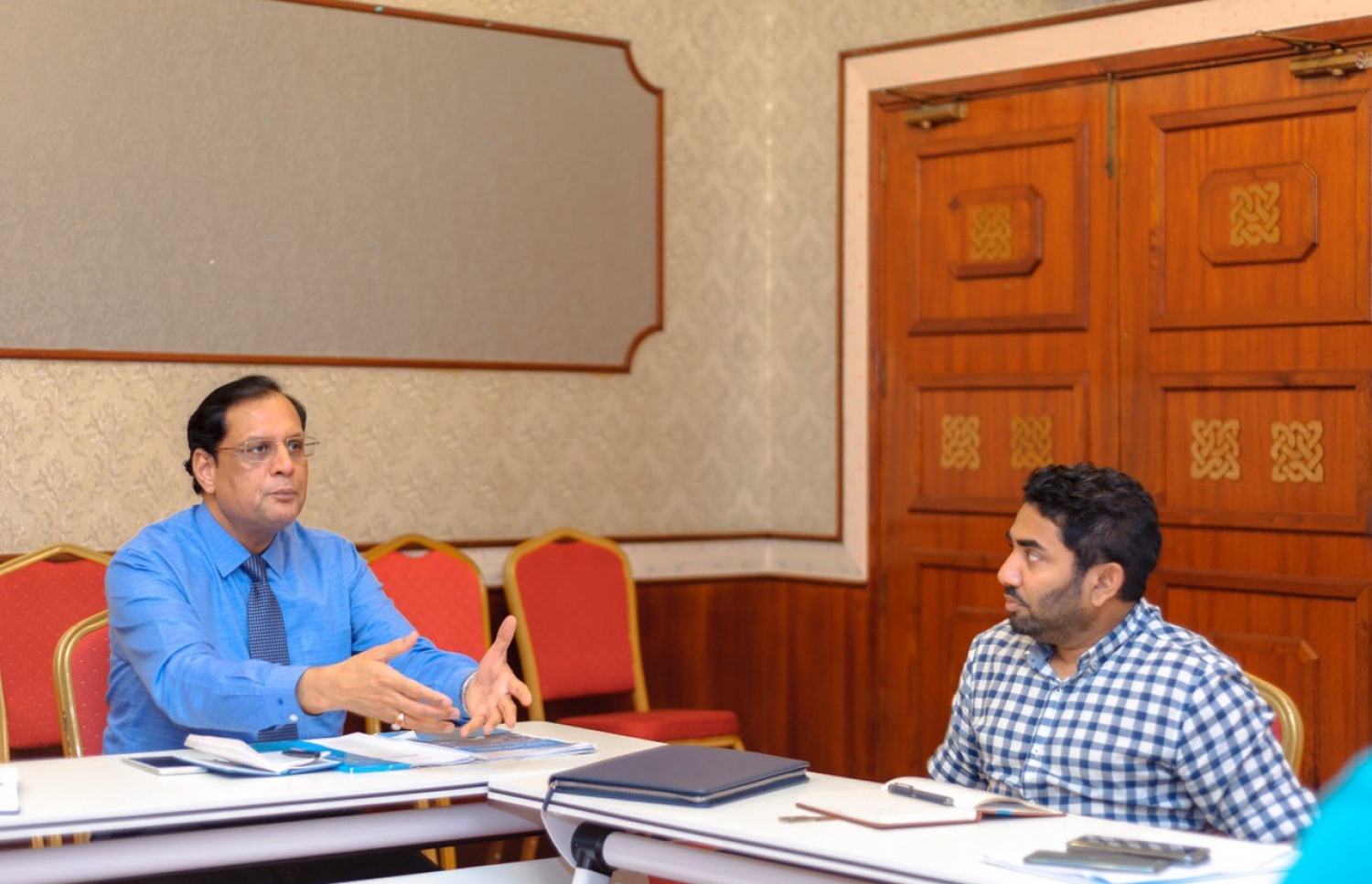 ހެލްތު މިނިސްޓަރު އަމީނާއި ރާއްޖޭގައި ހުންނަވާ ޑަބްލިއުއެޗްއޯގެ މަންދޫބު އަރްވިންދު ބައްދަލުކުރައްވަނީ: ކޮރޯނާވައިރަސް ކޮންޓްރޯލް ކުރުމުގައި ރާއްޖެ އިން އަޅާފައިވާ ފިޔަވަޅުތަކަށް އަރްވިންދު ތައުރީފް ކުރައްވާ.---ފޮޓޯ: ހެލްތު މިނިސްޓްރީ