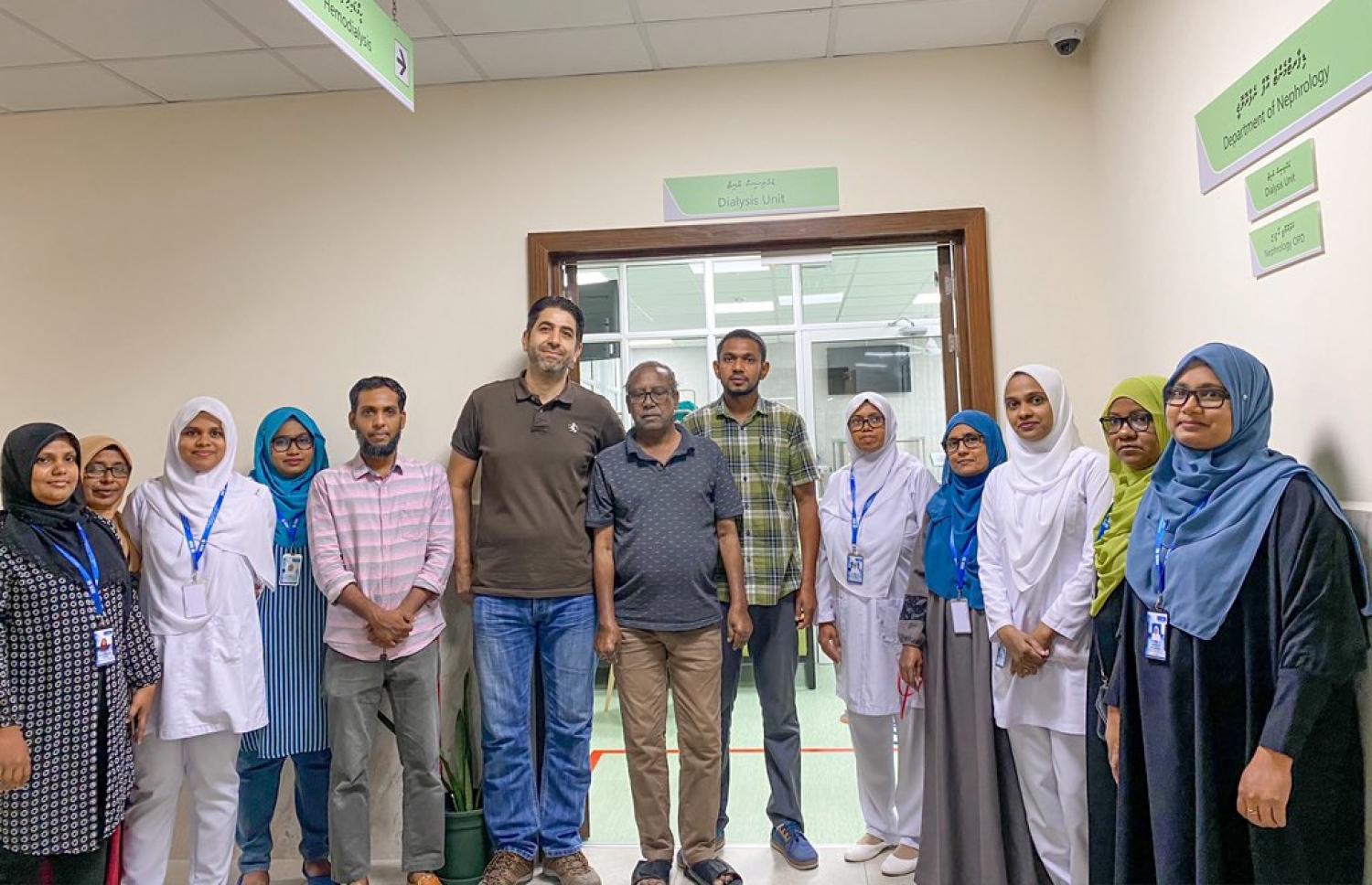 އޭއީއެޗްގެ މުވައްޒަފުންތަކަކާ އެކު ސާދާތު (މ).