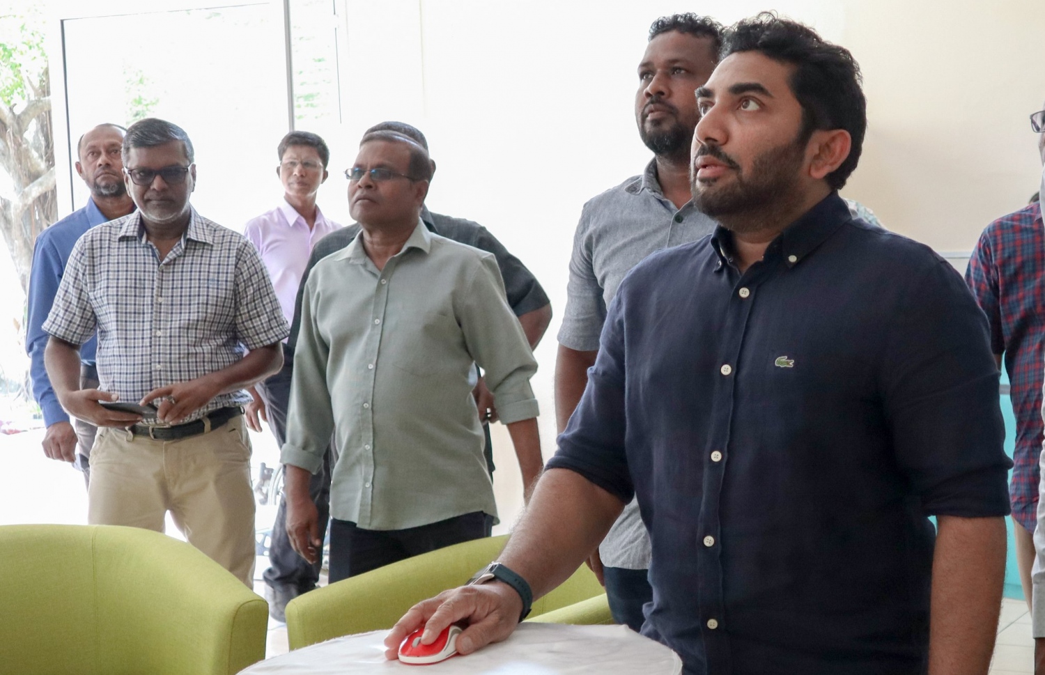 މިނިސްޓަރު އަމީން، ފުނަދޫގައި ދަތުގެ ފަރުވާގެ ޚިދުމަތް މިދިޔަ މަހުގެ ހަ ވަނަ ދުވަހު އިފްތިތާހު ކޮށްދެއްވަނީ: ރާއްޖޭގައި ކޮރޯނާވައިރަސްގެ ރާއްޖޭގެ ފުރަތަމަ ކޭސް އެނގިވަޑައިގަތީ މި ރަސްމިއްޔާތަށް ވަޑައިގެން އުޅުއްވަނިކޮށް.---ފޮޓޯ: ހެލްތު މިނިސްޓްރީ