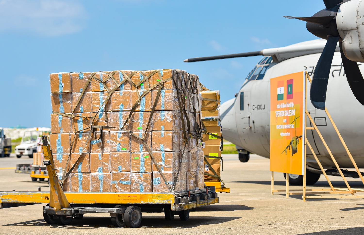 މާލެ- އޭޕްރީލް 2، 2020- ކޮރޯނާވައިރަސް ފެތުރުން ހުއްޓުވުމަށްޓަކައި ތިން ހަފްތާއަށް އިންޑިއާ ލޮކްޑައުން ކުރުމުން، އެ ގައުމުގައި ތާށިވެފައި ހުރި އެސްޓީއޯގެ ބޭސްތައް އިންޑިއާ އާއި ރާއްޖޭގެ އަސްކަރިއްޔާ ގުޅިގެން ހިންގި އޮޕަރޭޝަނެއްގެ ދަށުން މިއަދު ރާއްޖެ ގެނައުން .-- ފޮޓޯ: އަހުމަދު އަވްޝަން/މިހާރު