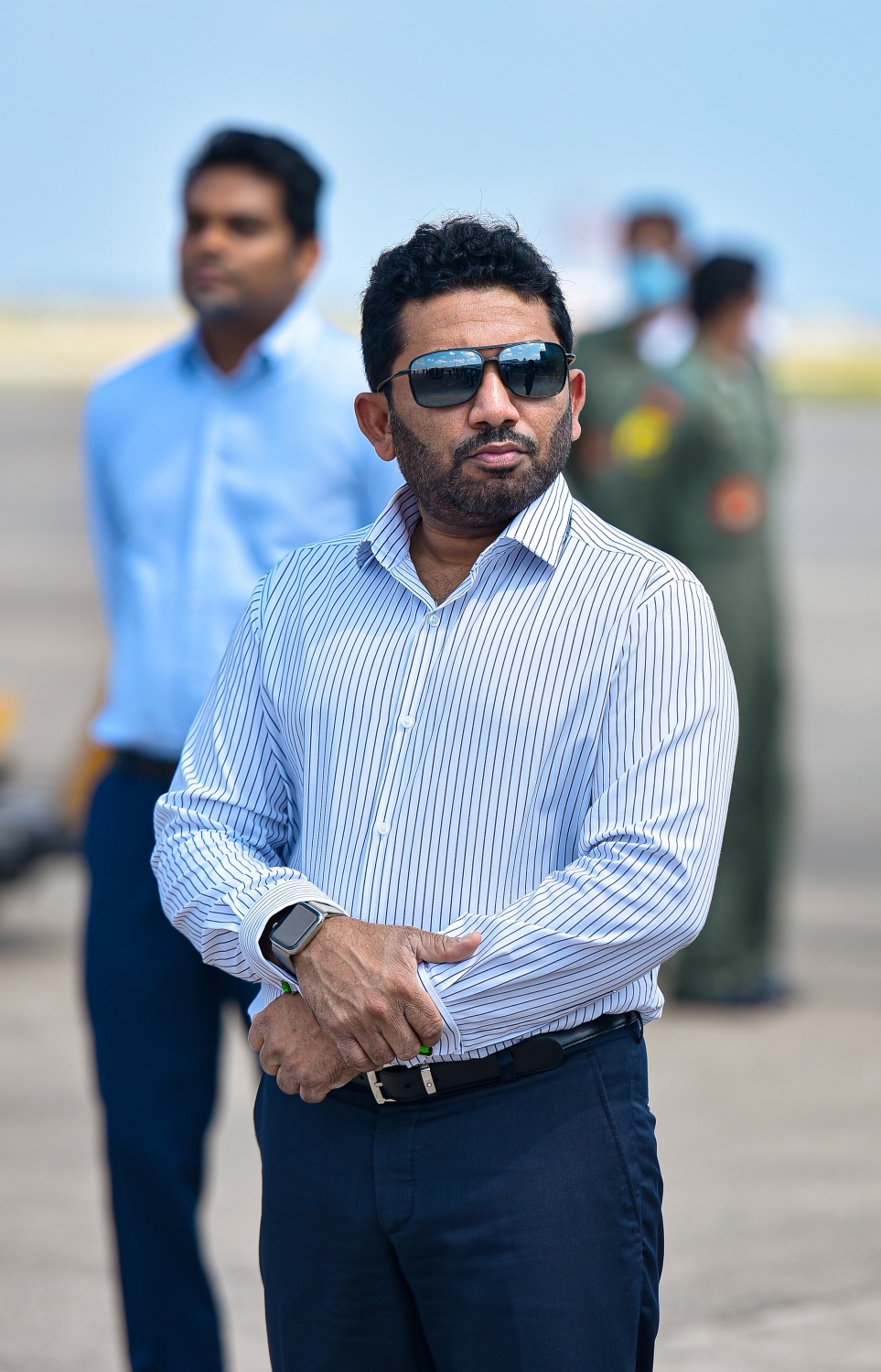 މާލެ- އޭޕްރީލް 2، 2020- ކޮރޯނާވައިރަސް ފެތުރުން ހުއްޓުވުމަށްޓަކައި ތިން ހަފްތާއަށް އިންޑިއާ ލޮކްޑައުން ކުރުމުން، އެ ގައުމުގައި ތާށިވެފައި ހުރި އެސްޓީއޯގެ ބޭސްތައް އިންޑިއާ އާއި ރާއްޖޭގެ އަސްކަރިއްޔާ ގުޅިގެން ހިންގި އޮޕަރޭޝަނެއްގެ ދަށުން މިއަދު ރާއްޖެ ގެނައުމުގެ ރަސްމިއްޔާތުގެ ތެރެއިން މިނިސްޓަރު އަމީން .-- ފޮޓޯ: އަހުމަދު އަވްޝަން/މިހާރު