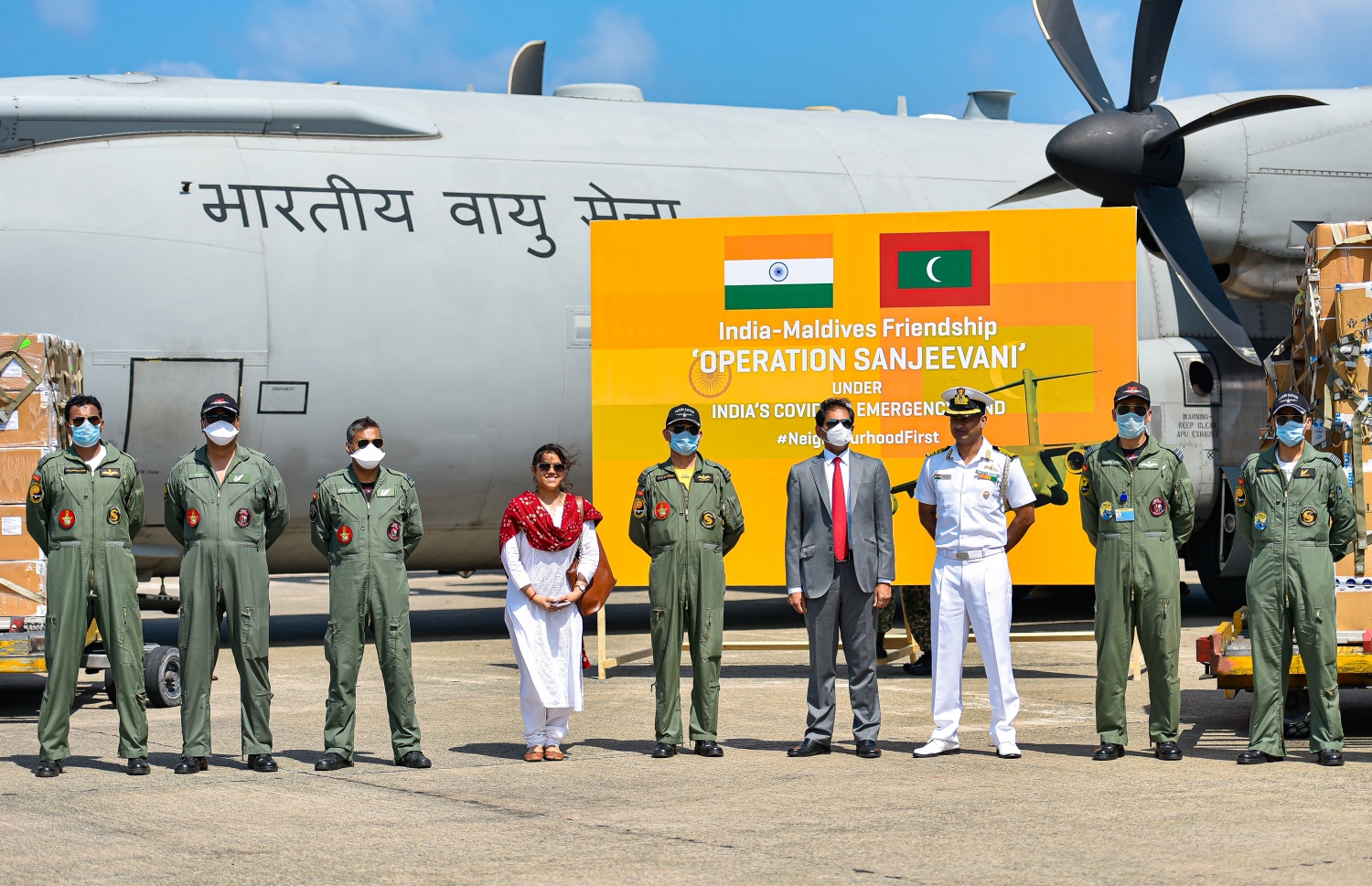 ވެލާނާ އިންޓަނޭޭޝަލް އެއާޕޯޓުގައި މިއަދު ބޭއްވި ރަސްމިއްޔާތުގައި ބައިވެރިވި ބައެއް އިސްވެރިން -- ފޮޓޯ: އަހުމަދު އަވްޝަން އިލްޔާސް/ މިހާރު