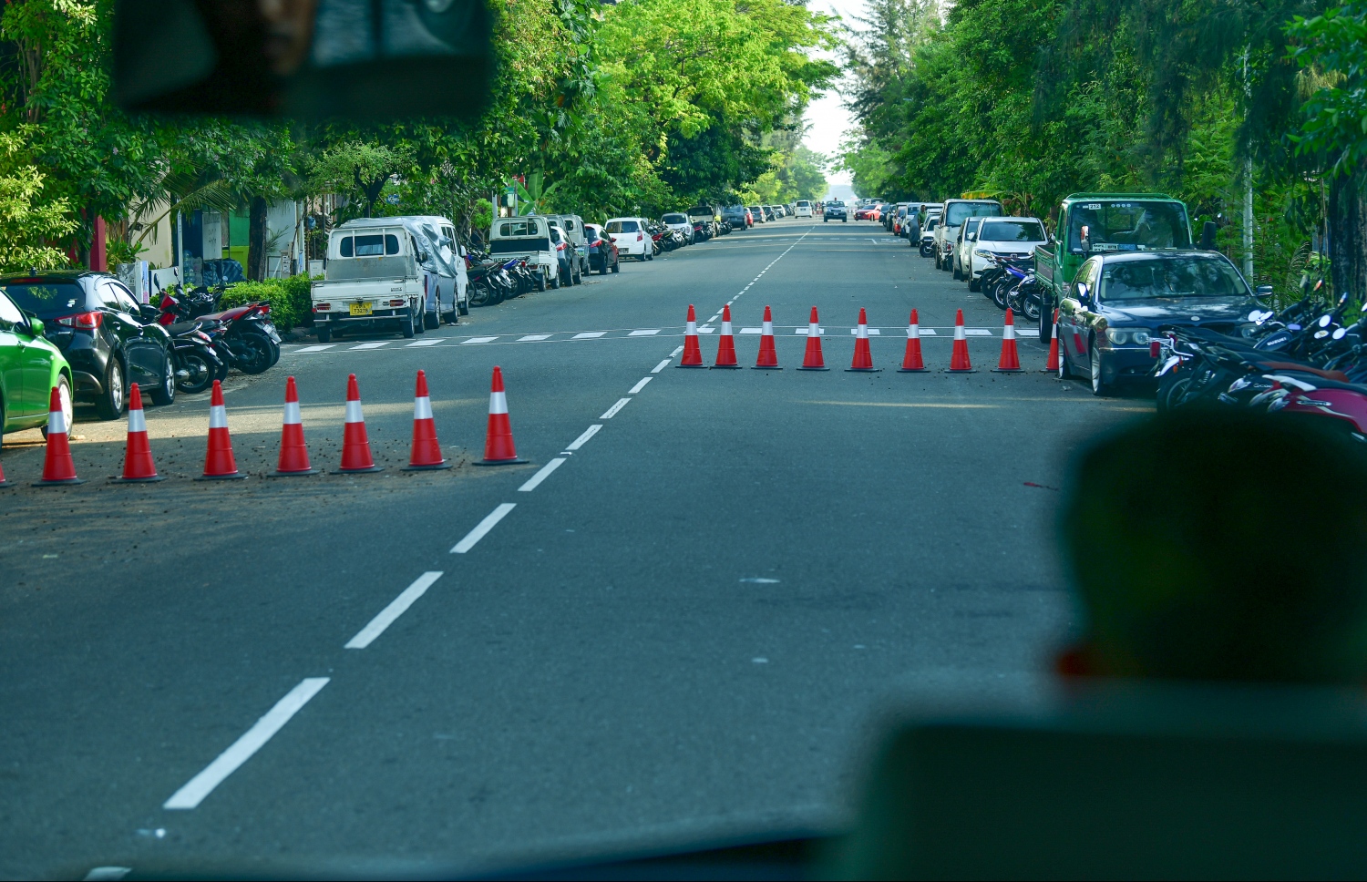 އޭޕްރީލް 2، 2020- މިއަދުގެ ހަވީރު 5 ން ރޭގަނޑު 8 އަށް މާލެ އާއި ވިލިމާލެ އަދި ހުޅުމާލޭގައި ކާފިއު ހިންގާފައިވާއިރު، ހުޅުމާލޭގެ މައި މަގު ހަވީރު ފެންނަ ގޮތް.---ފޮޓޯ: ނިޝާން އަލީ/މިހާރު