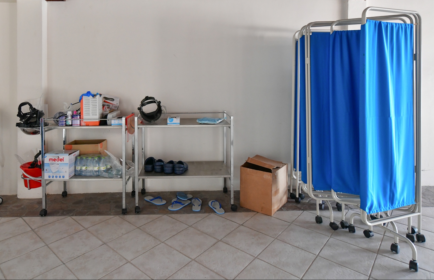 މާލެ- އޭޕްރިލް 2، 2020: ކޮވިޑް-19 އަށް ޕޮޒިޓިވްވާ މީހުންގެ ތެރެއިން ހައި ރިސްކު މީހުންނަށް ފަރުވާދިނުމަށް އަލުން މަރާމާތުކުރި، ފަރުކޮޅުފުށި އައިސޮލޭޝަން ފެސިލިޓީ --.ފޮޓޯ: ނިޝާން އަލީ/މިހާރު