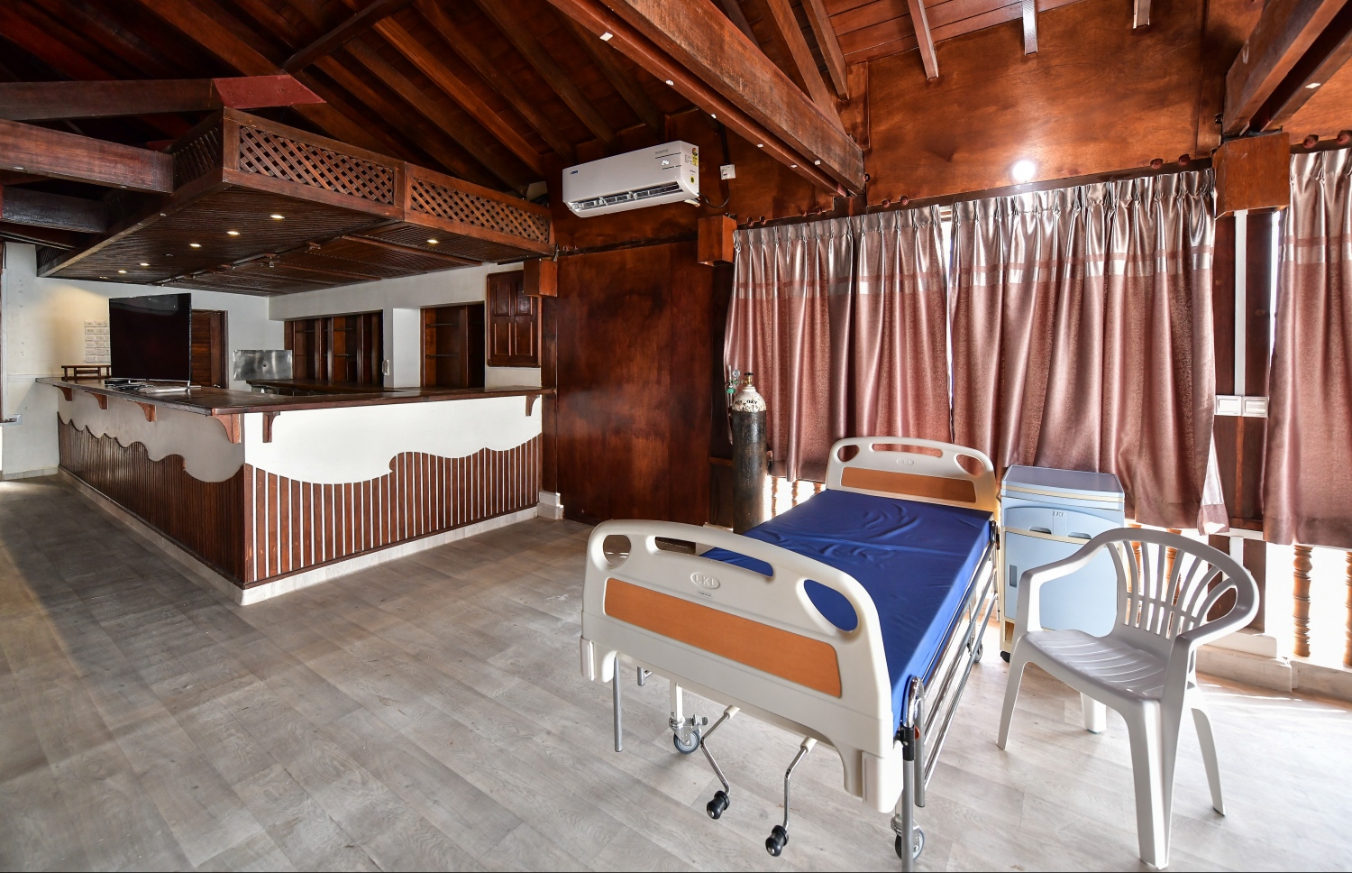 މާލެ- އޭޕްރިލް 2، 2020: ކޮވިޑް-19 އަށް ޕޮޒިޓިވްވާ މީހުންގެ ތެރެއިން ހައި ރިސްކު މީހުންނަށް ފަރުވާދިނުމަށް އަލުން މަރާމާތުކުރި، ފަރުކޮޅުފުށި އައިސޮލޭޝަން ފެސިލިޓީ --.ފޮޓޯ: ނިޝާން އަލީ/މިހާރު