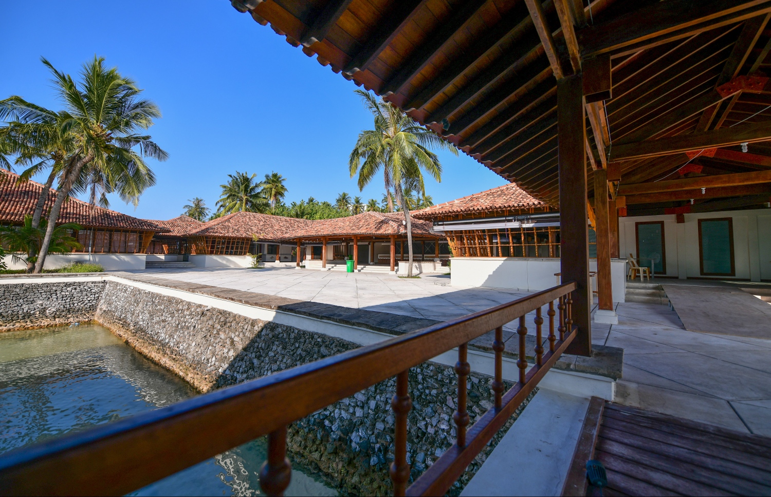 މާލެ- އޭޕްރިލް 2، 2020: ކޮވިޑް-19 އަށް ޕޮޒިޓިވްވާ މީހުންގެ ތެރެއިން ހައި ރިސްކު މީހުންނަށް ފަރުވާދިނުމަށް އަލުން މަރާމާތުކުރި، ފަރުކޮޅުފުށި އައިސޮލޭޝަން ފެސިލިޓީ --.ފޮޓޯ: ނިޝާން އަލީ/މިހާރު