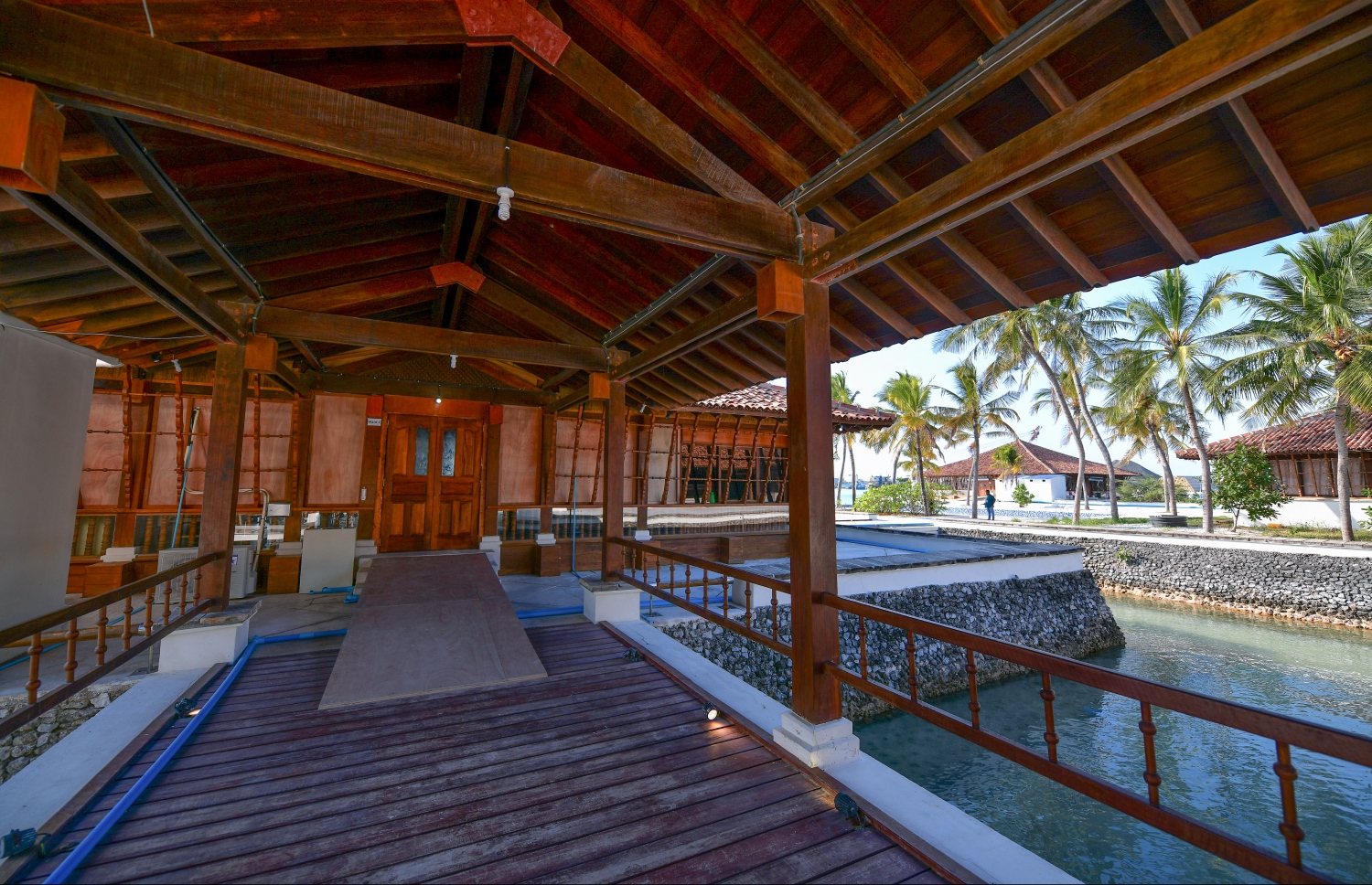 މާލެ- އޭޕްރިލް 2، 2020: ކޮވިޑް-19 އަށް ޕޮޒިޓިވްވާ މީހުންގެ ތެރެއިން ހައި ރިސްކު މީހުންނަށް ފަރުވާދިނުމަށް އަލުން މަރާމާތުކުރި، ފަރުކޮޅުފުށި އައިސޮލޭޝަން ފެސިލިޓީ --.ފޮޓޯ: ނިޝާން އަލީ/މިހާރު