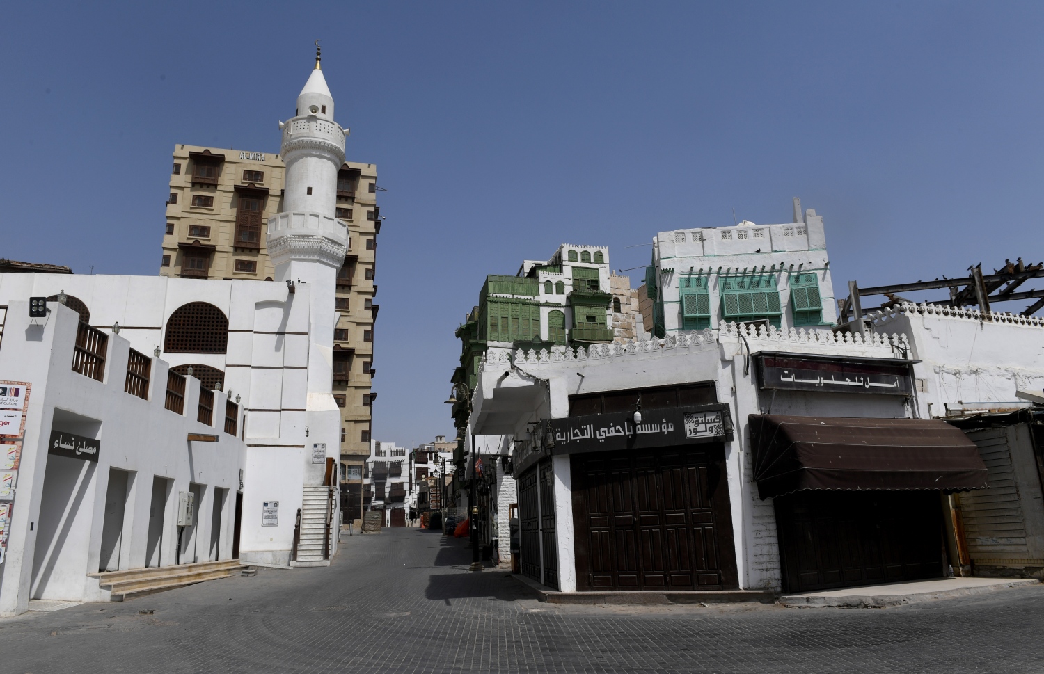 ކާފިއު ހިންގާފައިވާ ސައުދީ އަރަބިއާގެ ޖިއްދާގެ މަގެއް އިއްޔެ ފަޅުވެފައި. --ފޮޓޯ:އޭއެފްޕީ