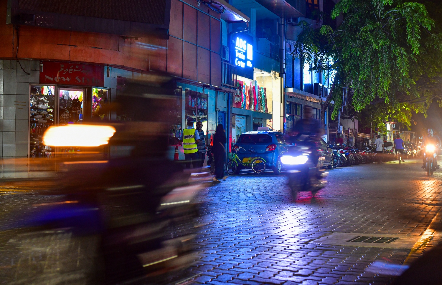 މާލޭގައި ހިންގި ކާފިއުގެ ވަގުތު ނިމުމާ އެކު މަގުމައްޗަށް މީހުން ނުކުންނަނީ