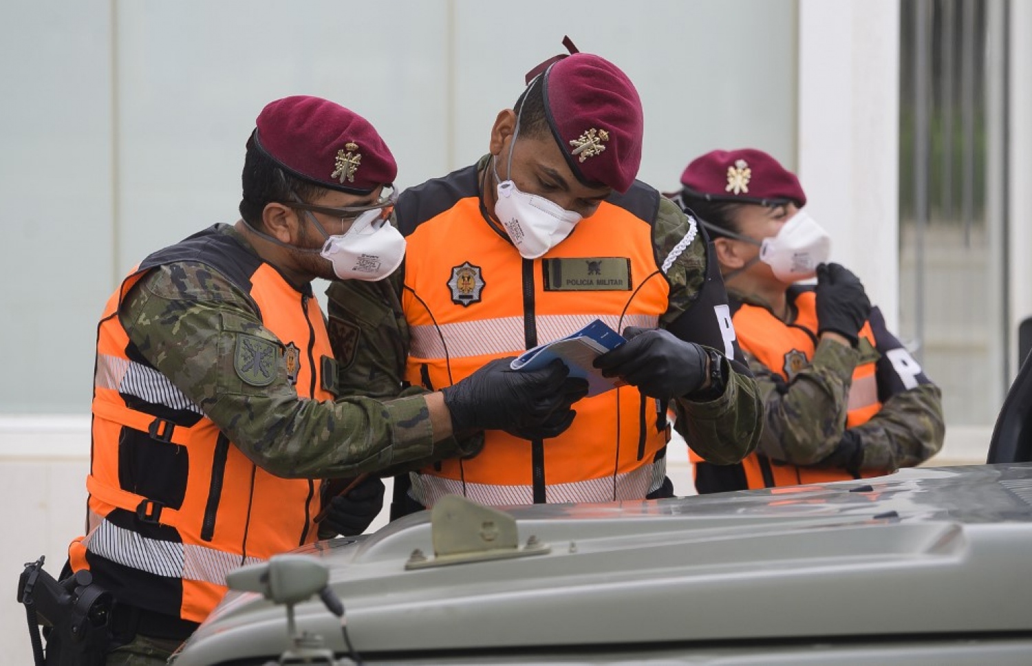 ސްޕެއިން، ވެލެންސިއާ: އޭޕްރިލް 7، 2020: ވެލެންސިއާގެ މަގުތައް ބެލެހެޓުމަށް އެގައުމުގެ ސިފައިން ހަރަކާތްތެރިވަނީ.-- ފޮޓޯ: އޭއެފްޕީ