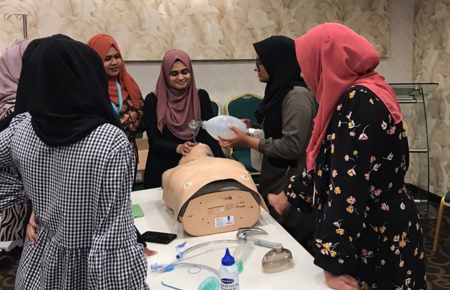 އައިޖީއެމްއެޗުގެ މުވައްޒަފުންތަކަކަށް ކްރިޓިކަލް ކެއާގެ ތަމްރީނުތައް ދެނީ.