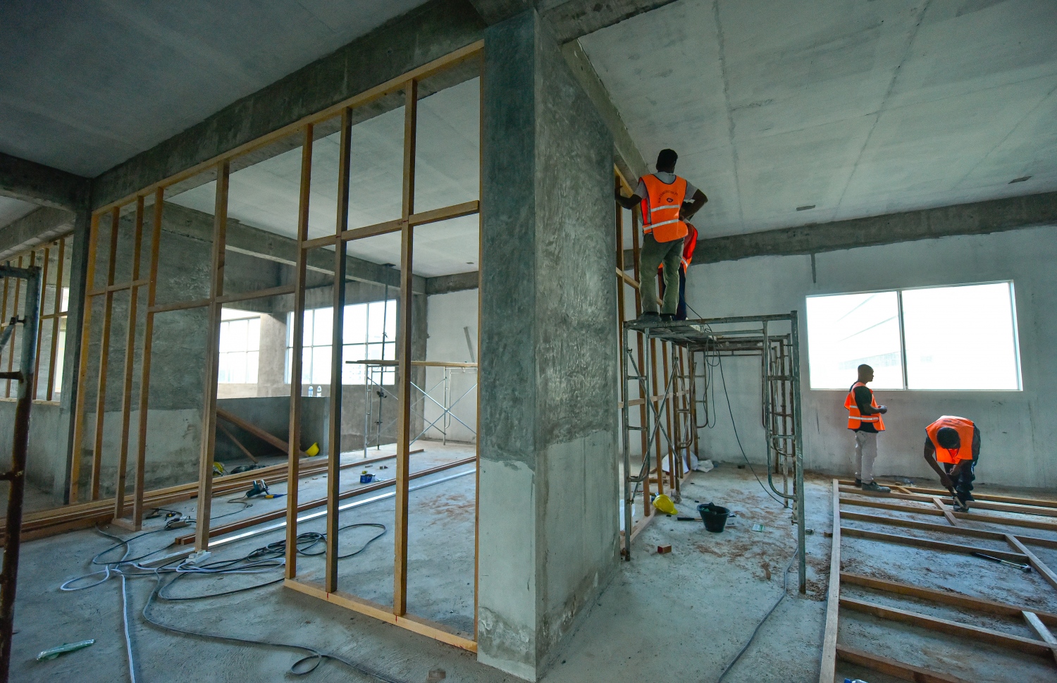 ކޮވިޑް-19 ގެ ބަލީގެ މީހުންނަށް ފަރުވާ ދިނުމަށް ހަދާ ވަގުތީ ހޮސްޕިޓަލްގެ މަސައްކަތް ކުރިއަށްދަނީ.-- ފޮޓޯ: އަހުމަދު އަވްޝަން އިލްޔާސް/ މިހާރު