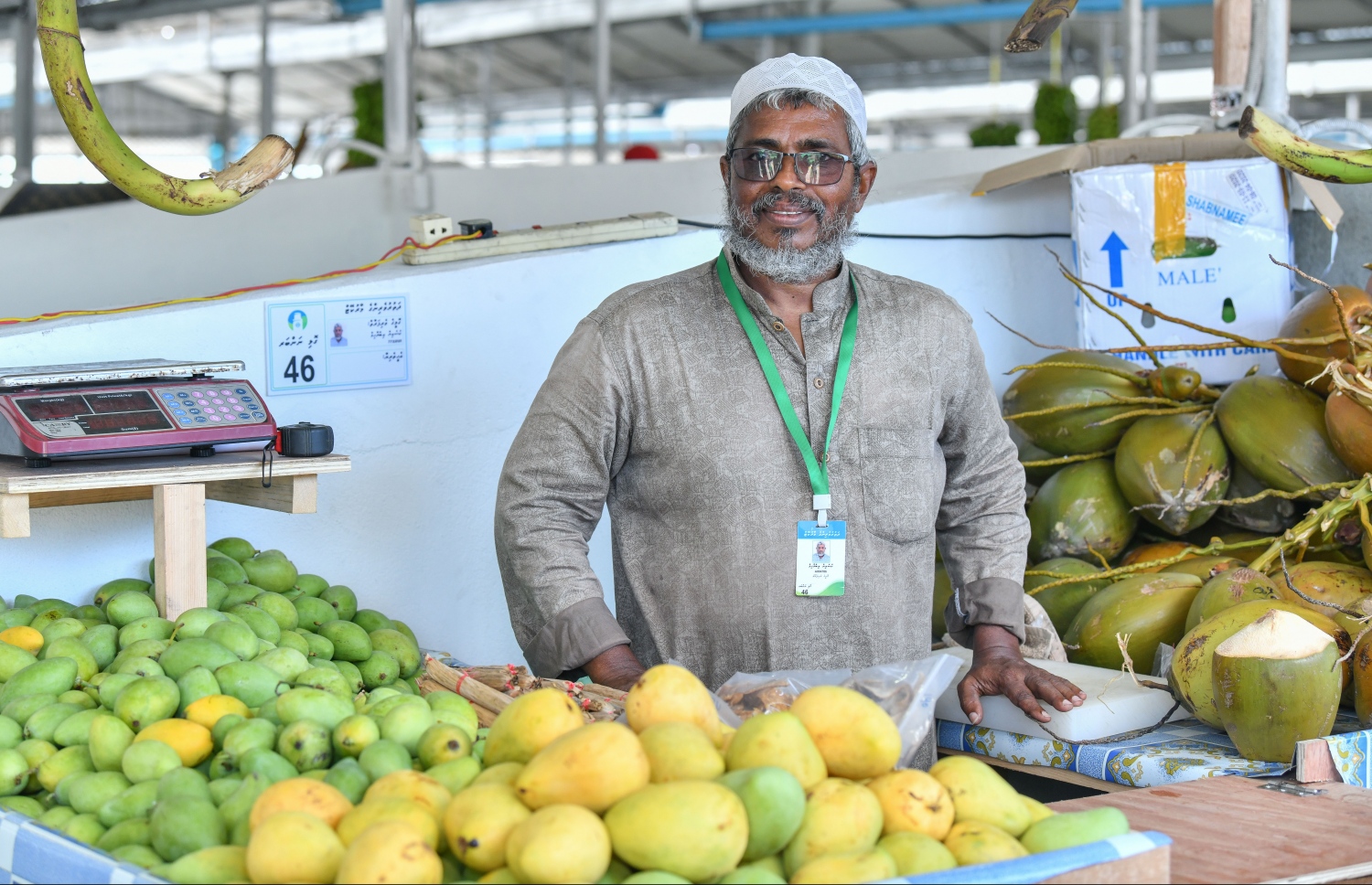 މާލެ- އޭޕްރިލް 13، 2020: މާރުކޭޓުގެ ވިޔަފާރިވެރިއެއް: މިހާރުވެސް ބައެއް މީހުން ދަނީ ވިޔަފާރި ކުރަމުން-- ފޮޓޯ: ނިޝާން އަލީ/ މިހާރު