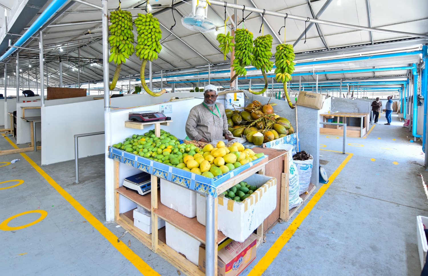 މާލެ- އޭޕްރިލް 13، 2020: މާރުކޭޓުގެ ވިޔަފާރިވެރިއެއް: މިހާރުވެސް ބައެއް މީހުން ދަނީ ވިޔަފާރި ކުރަމުން-- ފޮޓޯ:އަހްމަދު އަވްޝަން/ މިހާރު