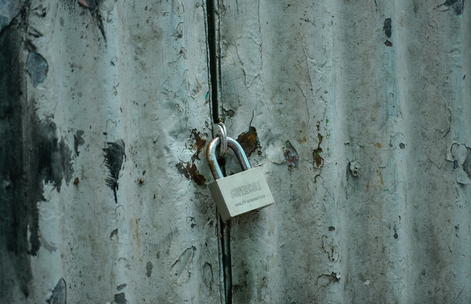 މާލެ: އޭޕްރިލް 15، 2020: މާލެތެރެއިން ފުރަތަމަ ފަހަރަށް ދިވެއްސަކު ކޮރޯނާވައިރަހަށް ޕޮޒިޓިވް ވުމާއި ގުޅިގެން ކުއްލި ގޮތަކަށް މާލެ ސަރަހައްދު 24 ގަޑިއިރަށް ބަންދުކުރުން.-- ފޮޓޯ: އަހުމަދު އަވްޝަން /މިހާރު