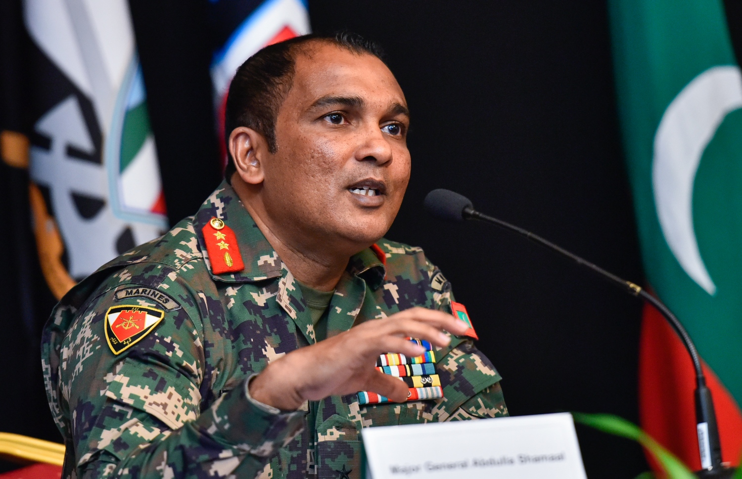 ޗީފް އޮފް ޑިފެންސް ފޯސް މޭޖަ ޖެނެރަލް ޝަމާލް ނޫސްވެރިންނާ ވާހަކަ ދައްކަވަނީ.