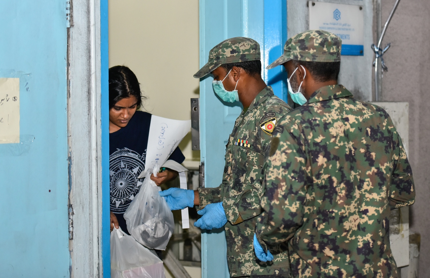 މުދާ ޑެލިވަރީ ކުރުމުގައި ސިފައިން އެހީތެރިވުން