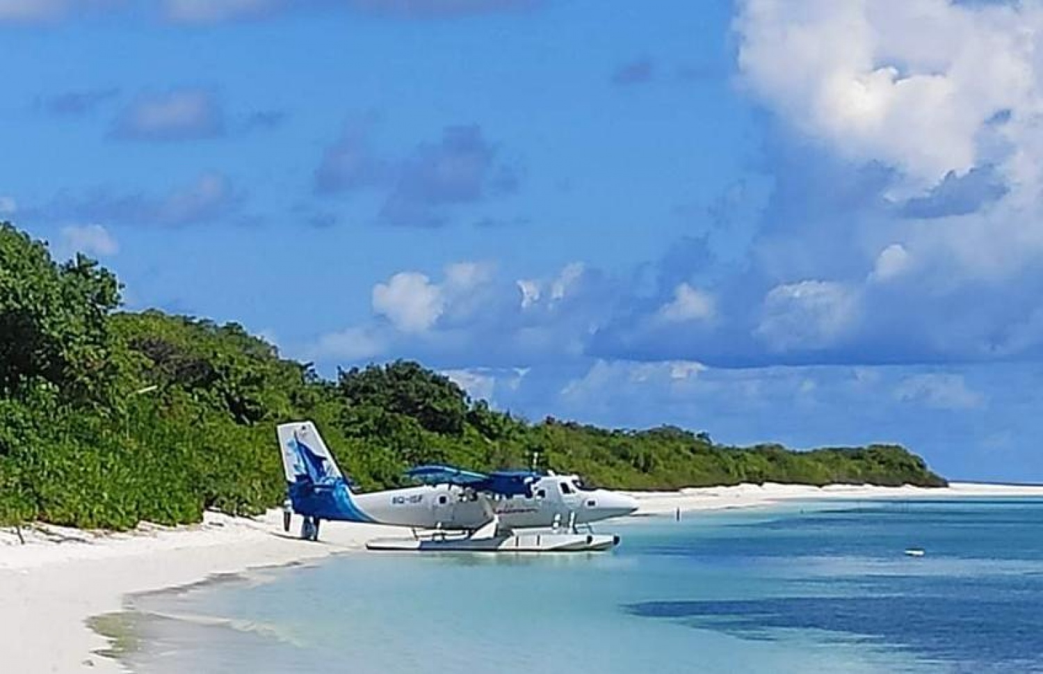 އުލިގަމުން ޕޮޒިޓިވްވި މީހާ ފަރުކޮޅަށް ގެންދަން ސީ ޕްލޭން އެ ރަށުގައި: ބަލި ޖެހިފައި ހުރެދާނެ ކަމަށް ބަލައި އޭނާ އެކަހެރިވީ އަމިއްލަ އަށް.