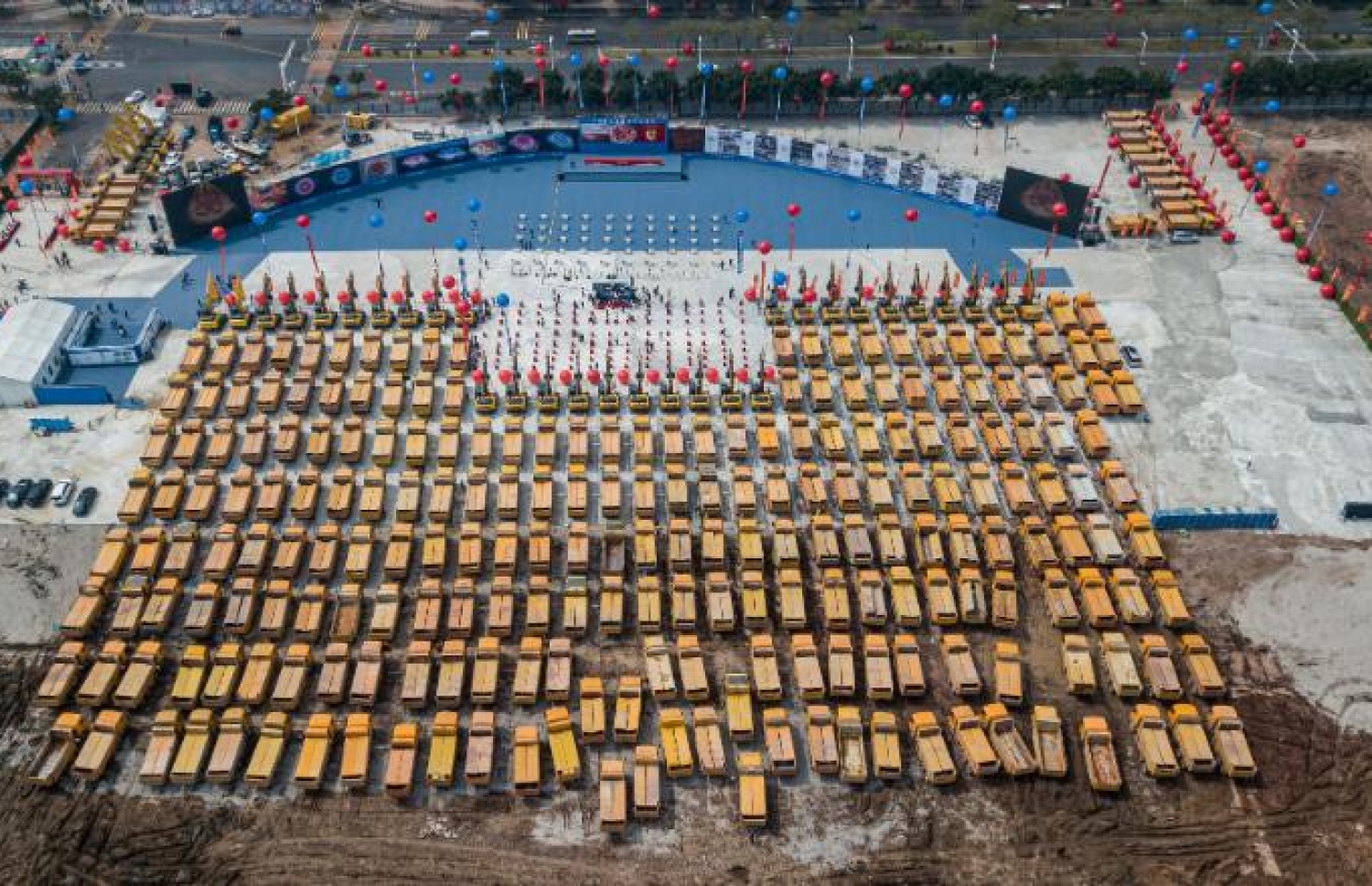 ސްޓޭޑިއަމްގެ މަސައްކަތްތައް ކުރިއަށް ދަނީ.