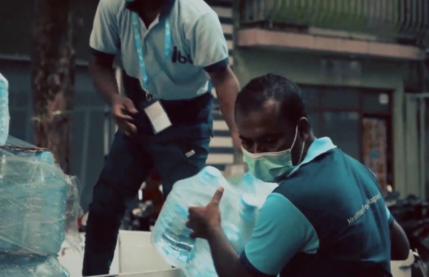 ދިރާގު ވިޑިއޯގައި ފެންނަ ބަޔަކު ޑެލިވަރީގެ ހިދުމަތް ދޭ ތަން - ފޮޓޯ: ދިރާގު