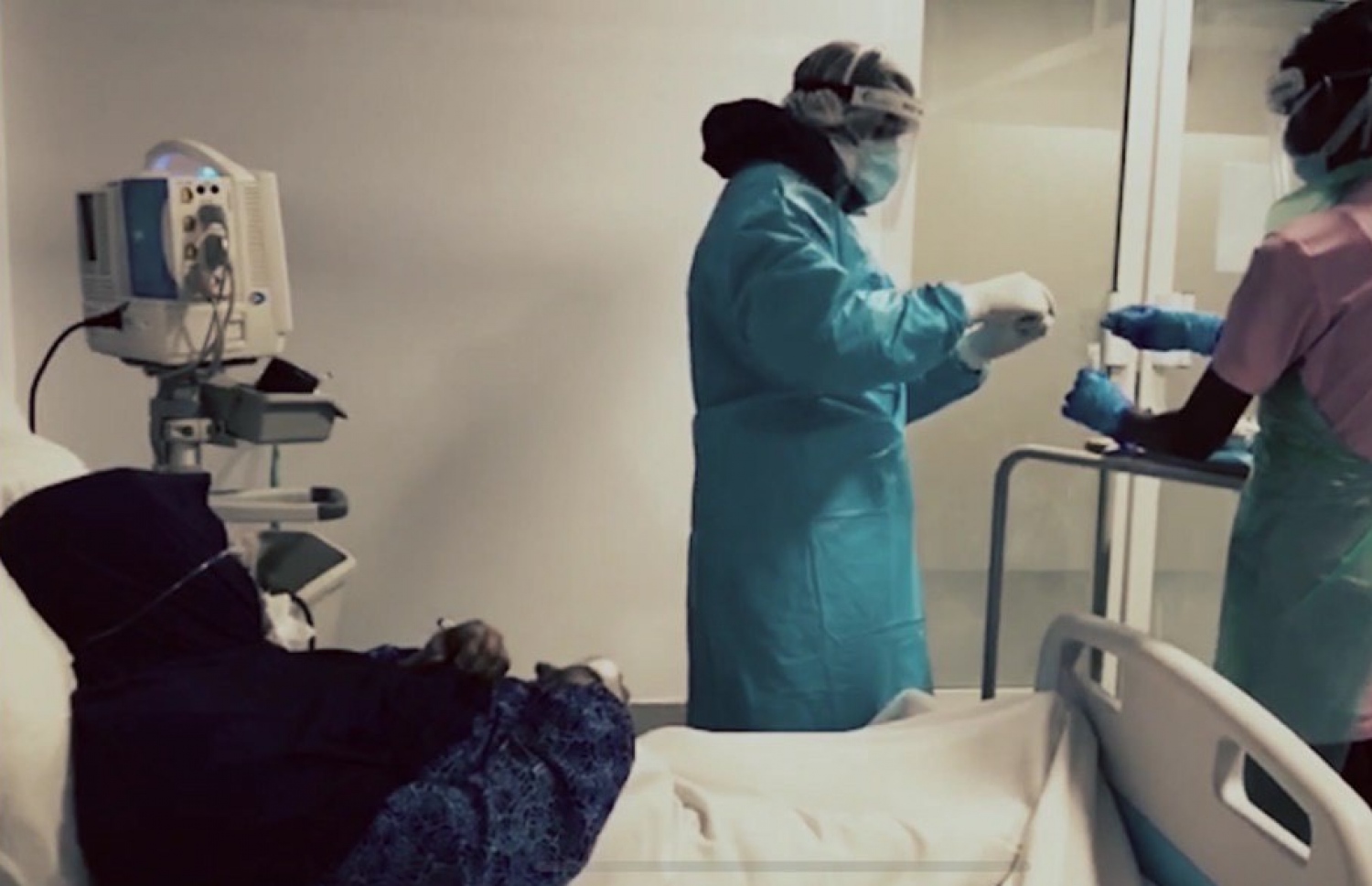 ދިރާގު ވިޑިއޯގެ މަންޒަރެއް: ސިއްހީ ހިދުމަތްތެރިން އެދެނީ އެންމެން ގުޅިގެން ބަލިން ރައްކާތެރިވުމަށް މަސައްކަތް ކުރަން-- ފޮޓޯ: ދިރާގު