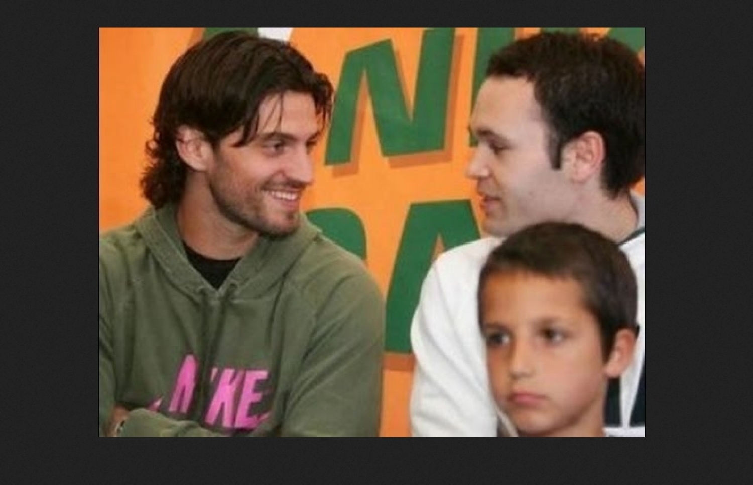 އިނިއެސްޓާ (ކ) އާއި ޔާކޭ އެކުގައި: ޔޫތު ކެރިއަރުގައި އެއްކޮށް ކުޅުނު ނަމަވެސް ޔާކޭ ބޭނުންވީ އެސްޕަންޔޯލަށް ކުޅެން، އިނިއެސްޓާ ބަދަލުވީ ބާސެލޯނާ އަށް.