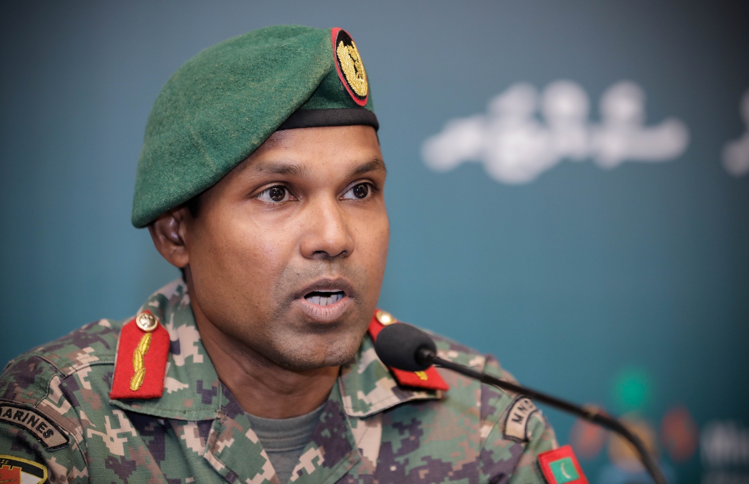 މިއަދުގެ މެންދުރުގެ މީޑިއާ ބްރީފިންގައި ކާނަލް ހުސައިން އަލީ ނޫސްވެރިއެއްގެ ސުވާލަކަށް ޖަވާބު ދެއްވަނީ.