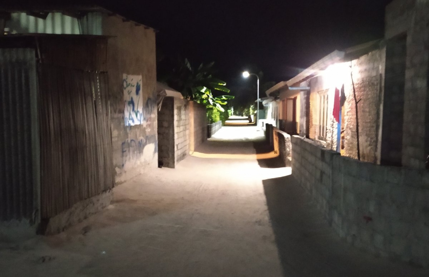 ނަރުދޫގެ މަގެއް މަތި.-- ފޮޓޯ: މުހައްމަދު ނިޒާރު