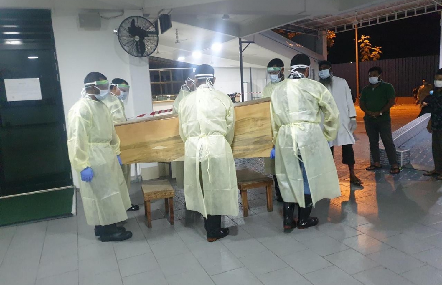 ކޮވިޑް-19ގައި ރާއްޖޭގައި މަރުވި މީހެއް ވަޅުލުމުގެ ކަންކަން ކުރިއަށް ގެންދަނީ: ކޮވިޑް-19 ނޫން ކަމަކަށް ފޯކަސް ނެތް ކަމަށް ބުނެ ބައެއް މީހުން ކަންބޮޑުވުން ފާޅުކުރޭ