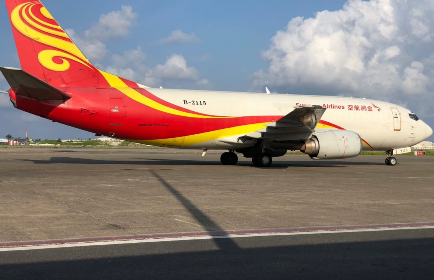 ޗައިނާއިންް ދިން އެހީގެ ތަކެތި ހިފައިގެން އައިި މަތިންދާބޯޓް ވެލާނާ އިންޓަނޭަޝަނަލް އެއާޕޯޓްގައި