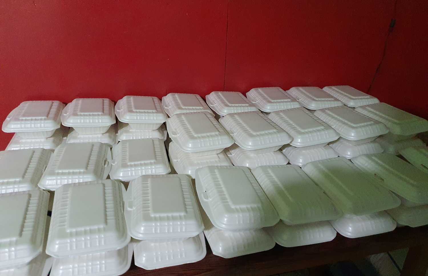 ހާލުގައި ޖެހިފައި ތިބި ބިދޭސީންނަށް "ޝެއާރިން ބްރެޑް އެމްވީ"ގެ ފަރާތުން ދޭ ޕާރުސަލް