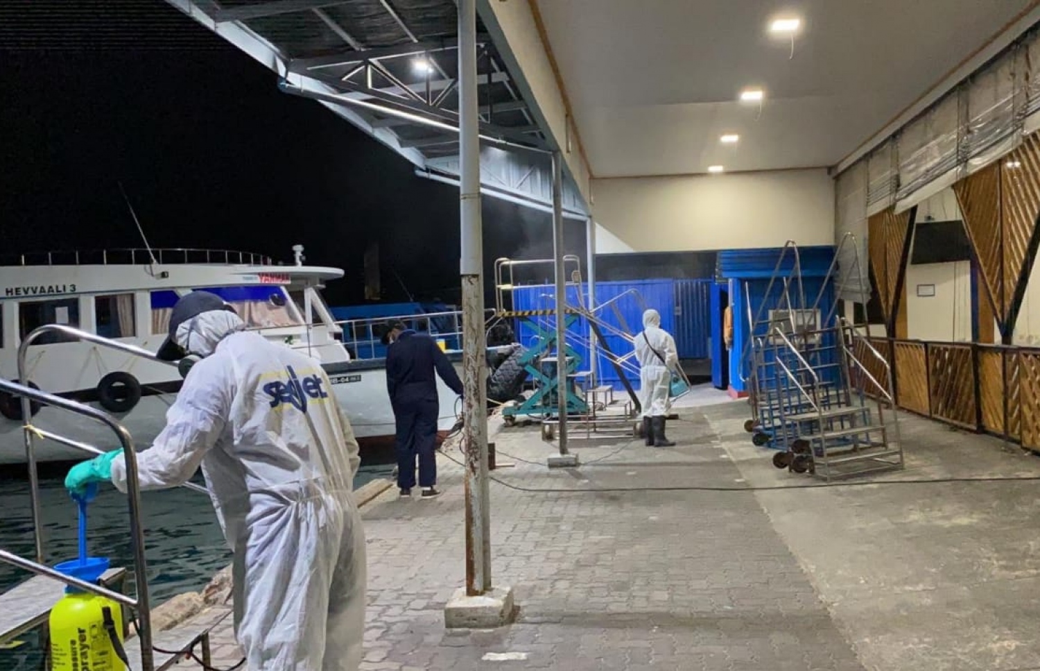 ވިލިމާލޭ ފެރީ ޓާމިނަލް ޑިސްއިންފެކްޓްކުރަނީ.