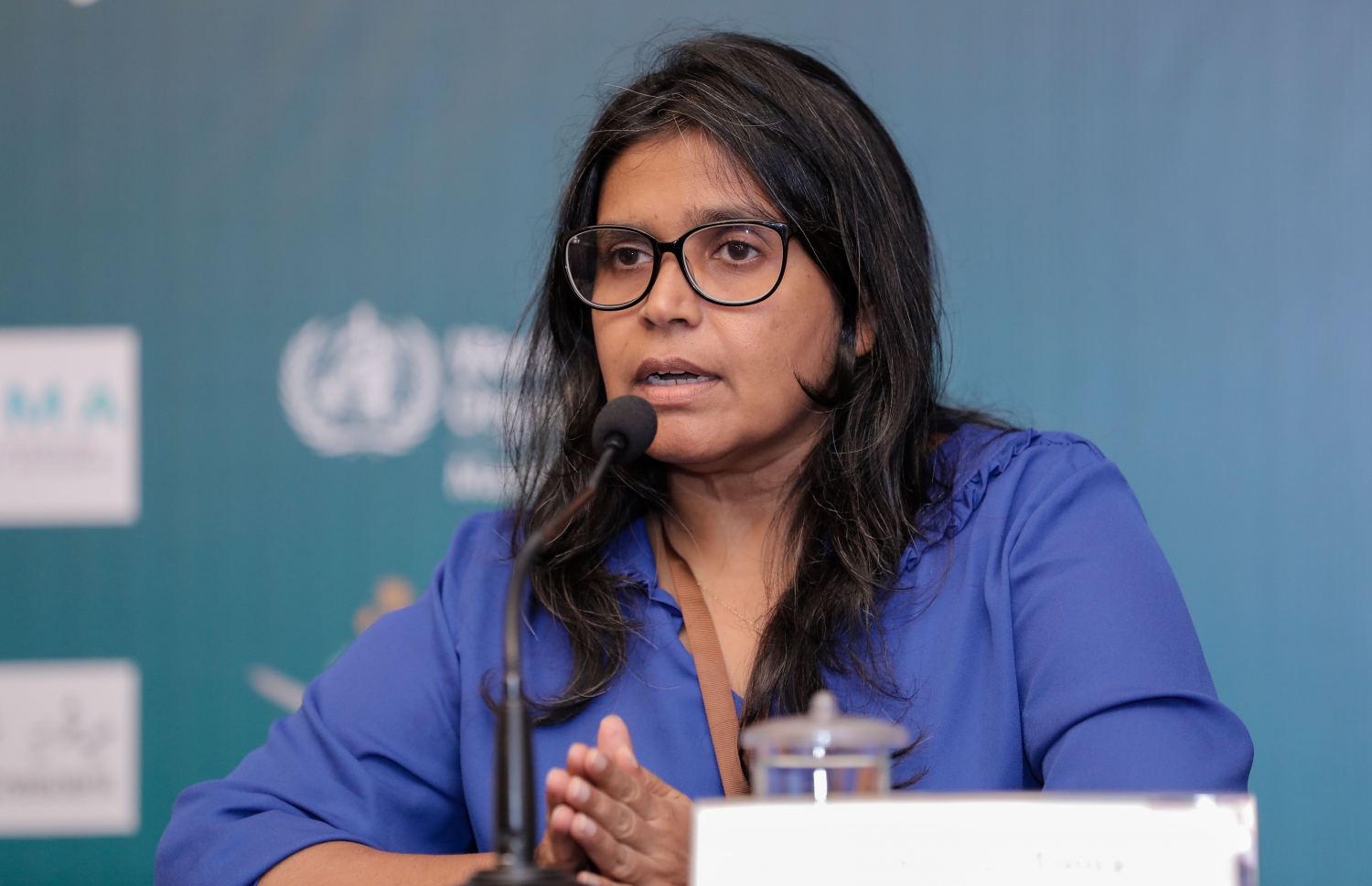 ޑރ. ޝީނާ ނޫސްވެރިންނާ ވާހަކަ ދައްކަވަނީ.