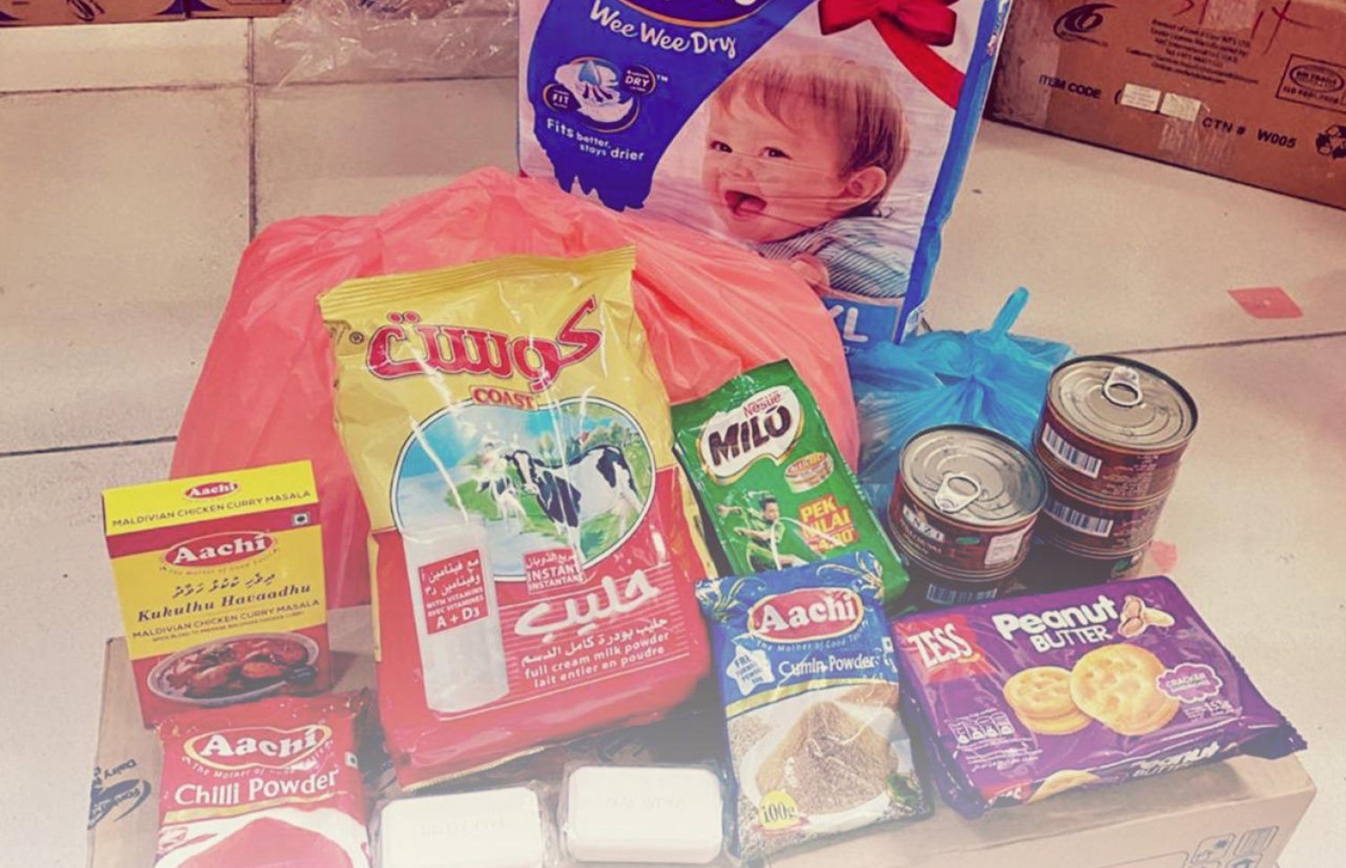 ދަތި ހާލުގައި ތިބި މައިންނަށް ދޭން ޕެކޭޖު ތައްޔާރުކޮށްފައި.-- ފޮޓޯ: މަމްސް އެންޖީއޯ