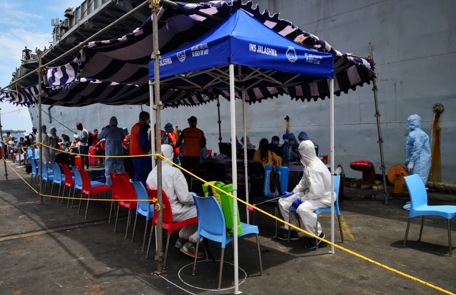 ރާއްޖޭގައި ތިބި އިންޑިއާ މީހުން ބަލައި އައި އެގައުމުގެ މަނަވަރަށް މީހުން އަރުވައި ފުރަން ތައްޔާރު ވަނީ-- ފޮޓޯ: އެމްޕީއެލް