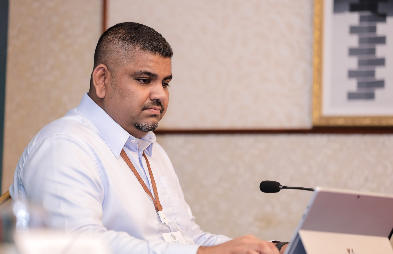 މަބްރޫކް، މިރޭގެ މީޑިއާ ބްރީފިންގައި ނޫސްވެރިންނާ ހިއްސާ ކުރައްވަން މައުލޫމާތުތައް ބައްލަވަނީ.