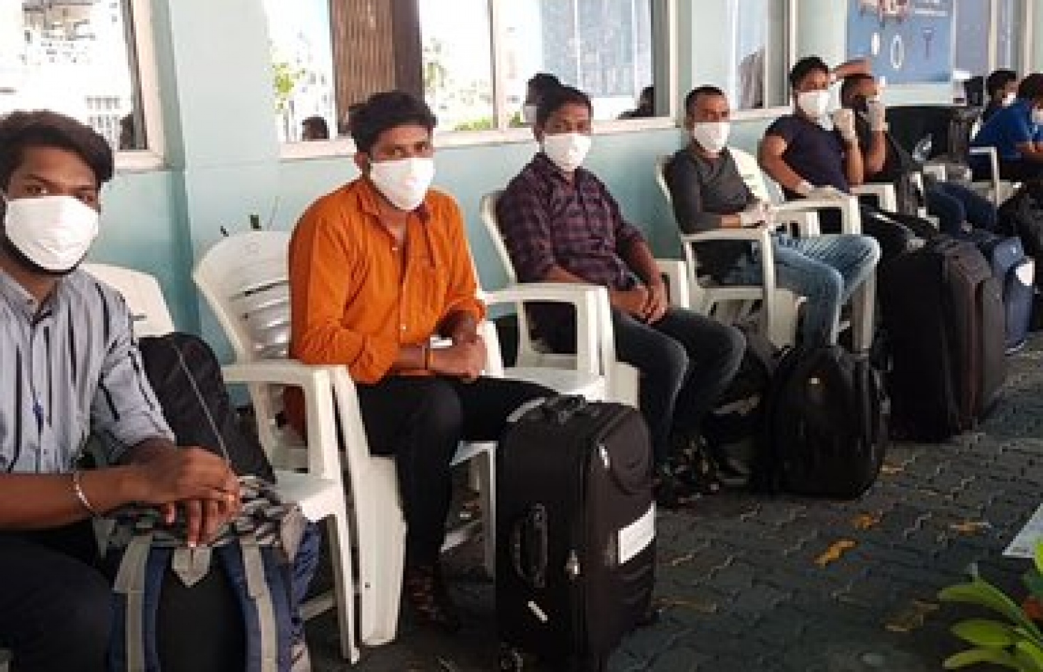 ފުރަން ތައްޔާރުވެފައި ހުރި ބައެއް އިންޑިއާގެ މީހުން -- ފޮޓޯ: އިންޑިއަން ހައި ކޮމިޝަން