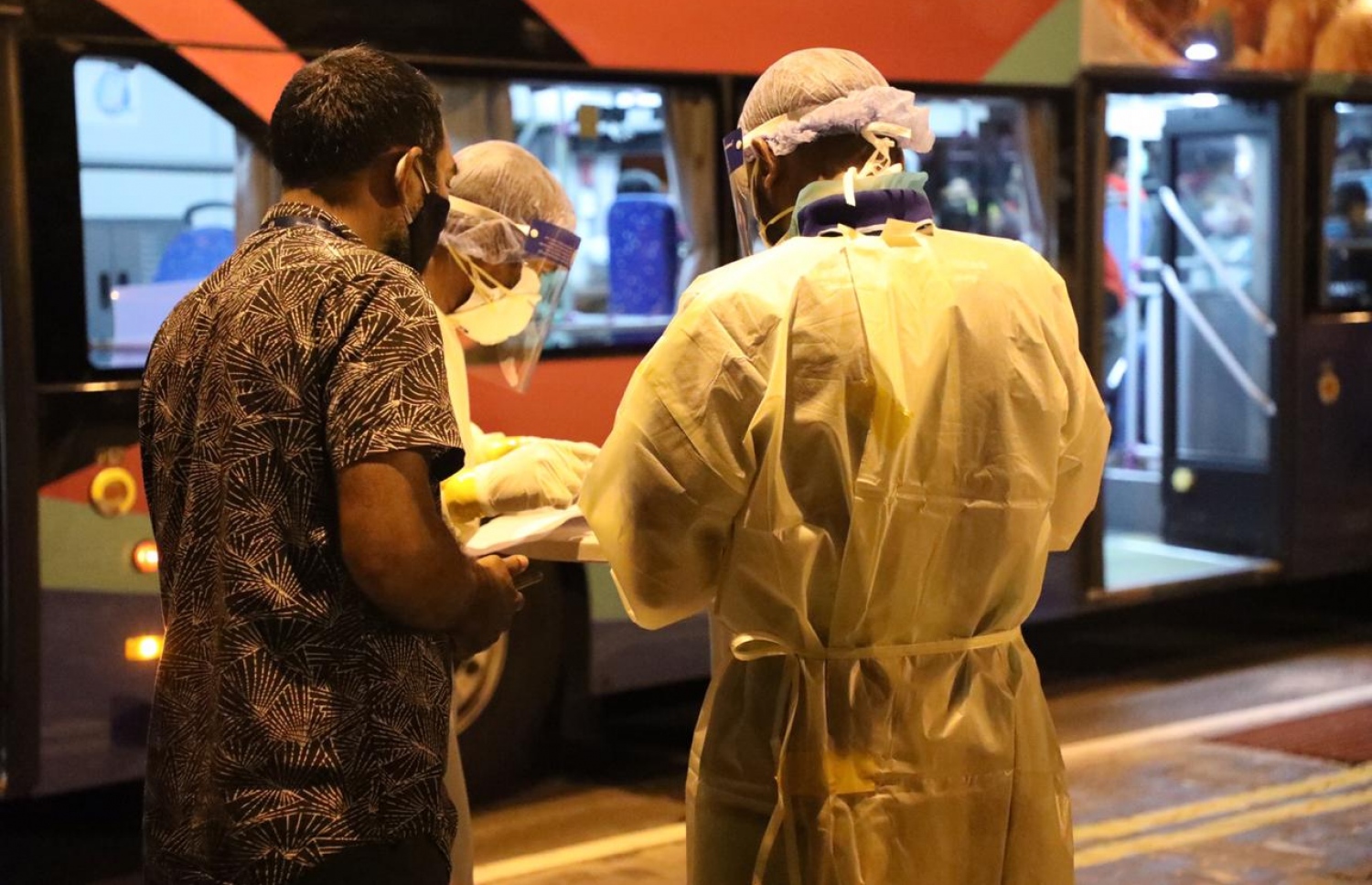 ފުރުވާލުމަށް ނިންމާފައިވާ ބަންގްލަދޭޝްގެ މީހުން ހުޅުމާލޭ ފެސިލިޓީއަށް ގެންދަން ބަހަށް އަރުވަނީ: 1،500 މީހުން ފޮނުވާލަން ވަނީ ނިންމާފައި-- ފޮޓޯ: އެމްޕީއެލް