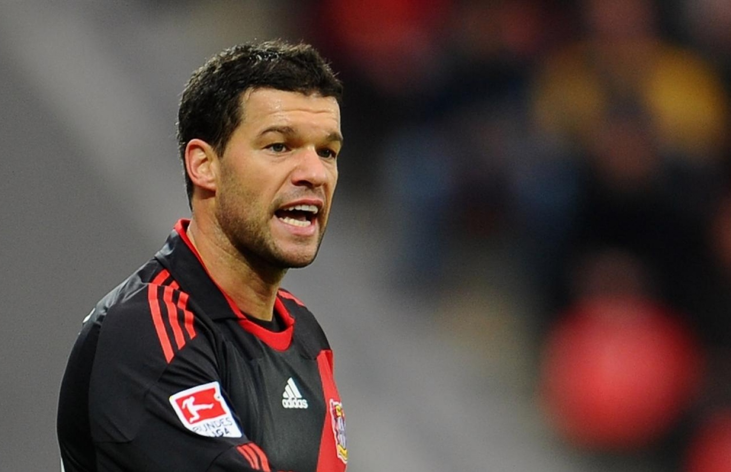 ބަޔާން ލެވަކޫސަންގެ މެޗެއްގެެ ތެރެއިން ބަލަކް