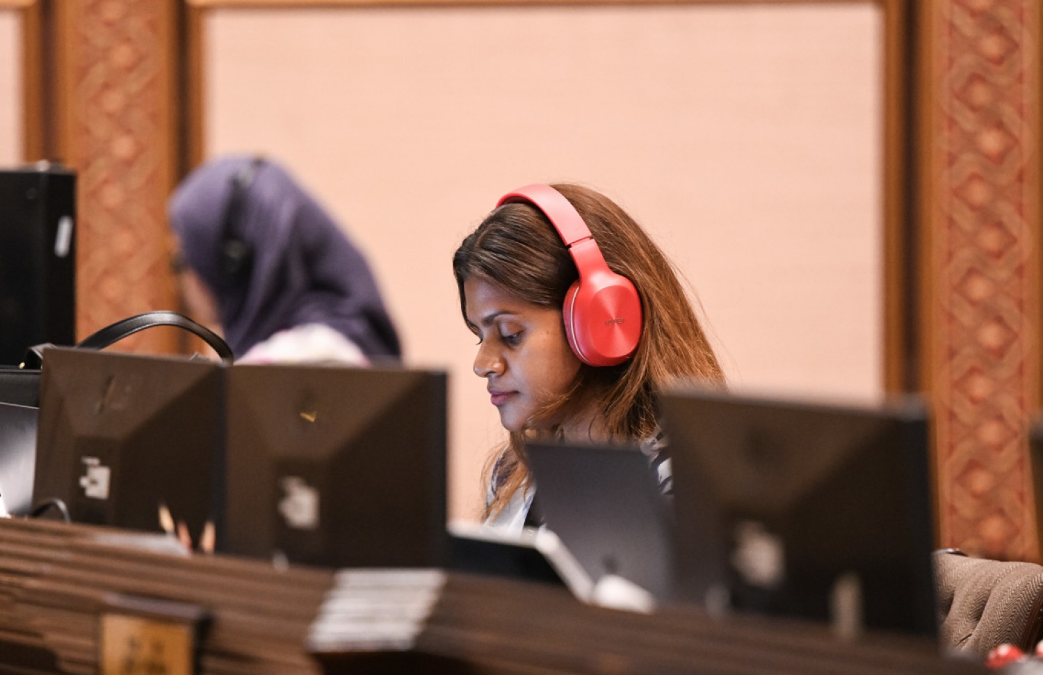 މަޖިލީހުގެ ކައުންސެލް ޖެނެރަލް ފާތިމަތު ފިލްޒާ މަޖިލީހުގެ ޖަލްސާއެއްގައި. -ފައިލް ފޮޓޯ: މަޖިލީހުގެ އިދާރާ