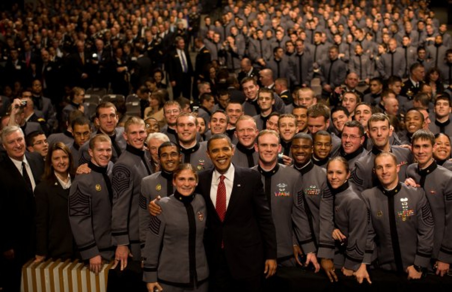 އޮބާމާގެ އަރިހުގައި އިހުސާން: ވެސްޓް ޕޮއިންޓްގެ ތަމްރީން ސިފައިންގެ ކޮމާންޑަރުކަން ކުރެއްވި ހަމައެކަނި ބިދޭސީ